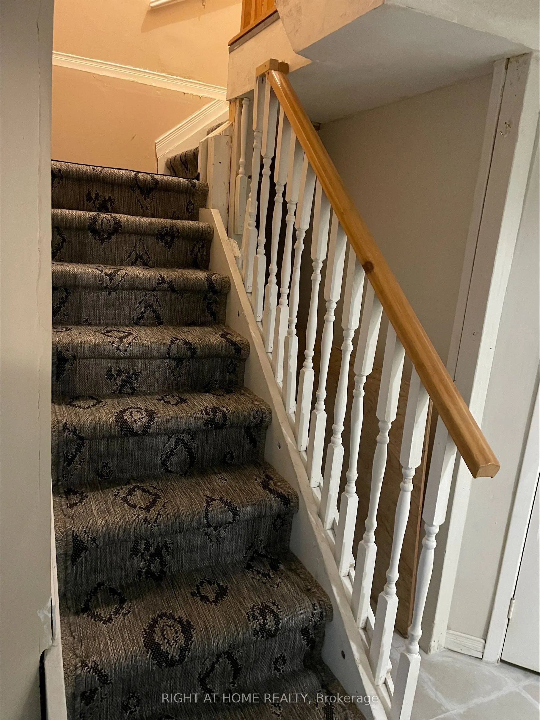 4055 Renfrew Crescent, #Basement