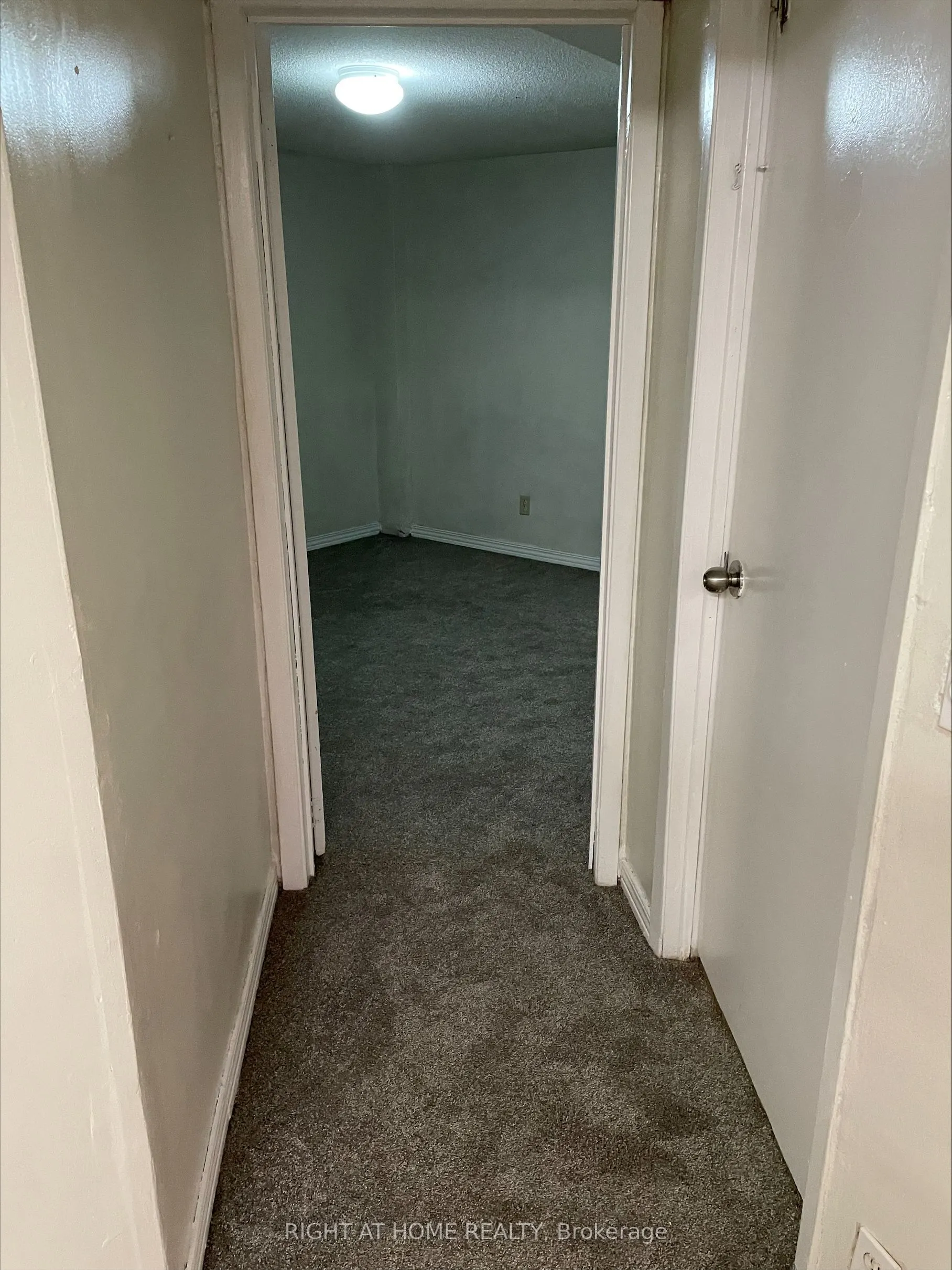 4055 Renfrew Crescent, #Basement