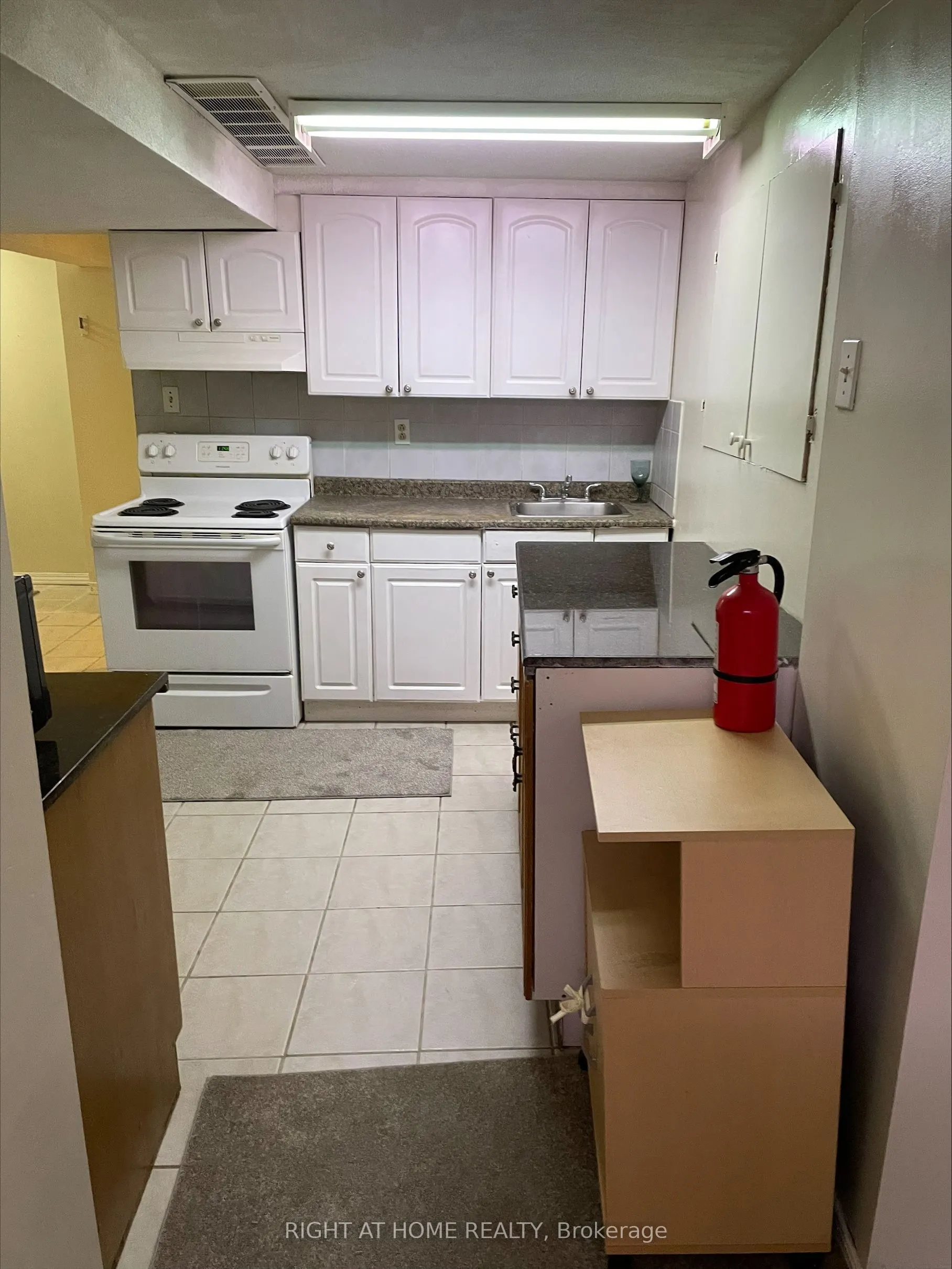 4055 Renfrew Crescent, #Basement