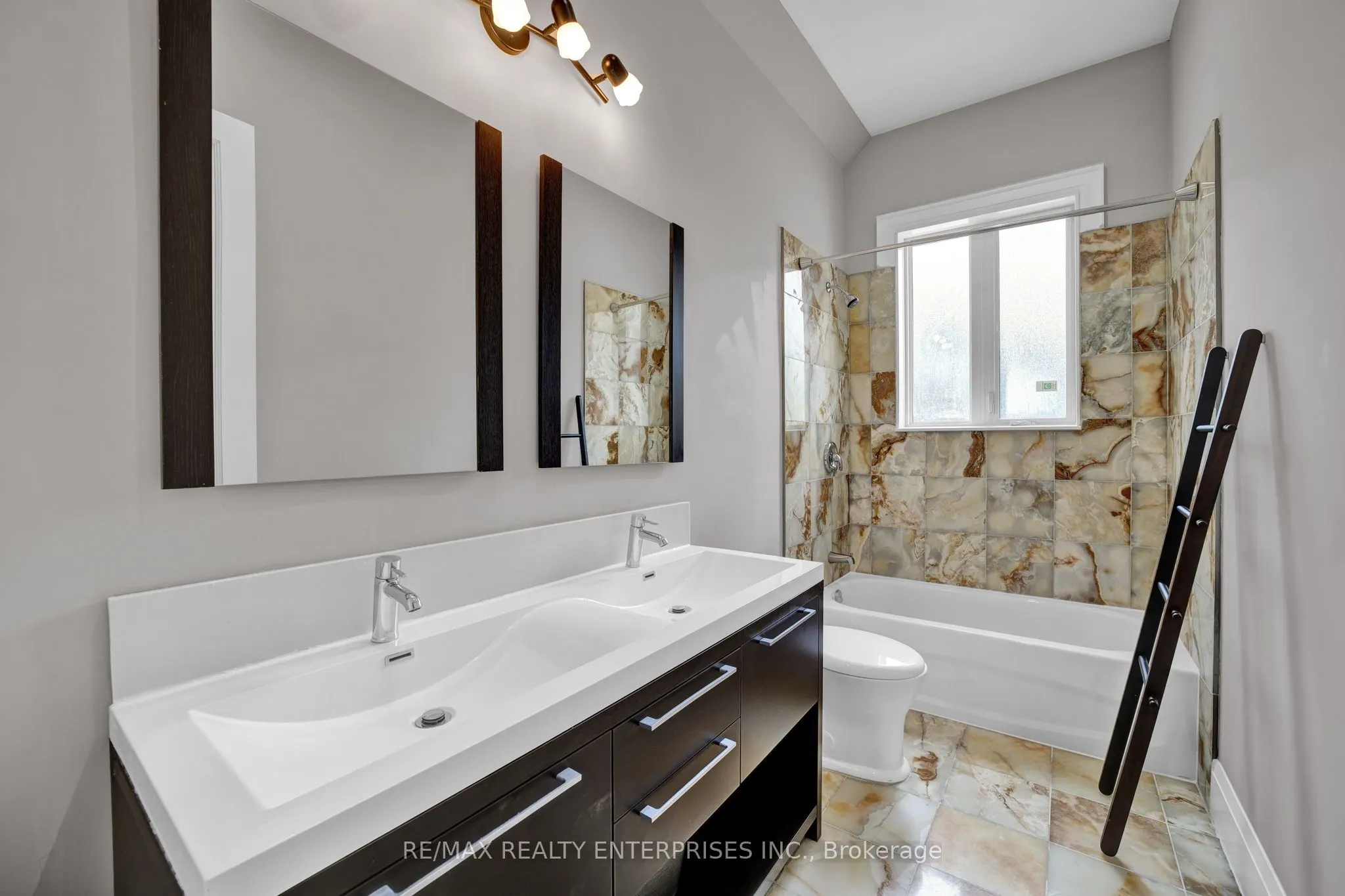 1233 Lorne Park Road, #Main Floor
