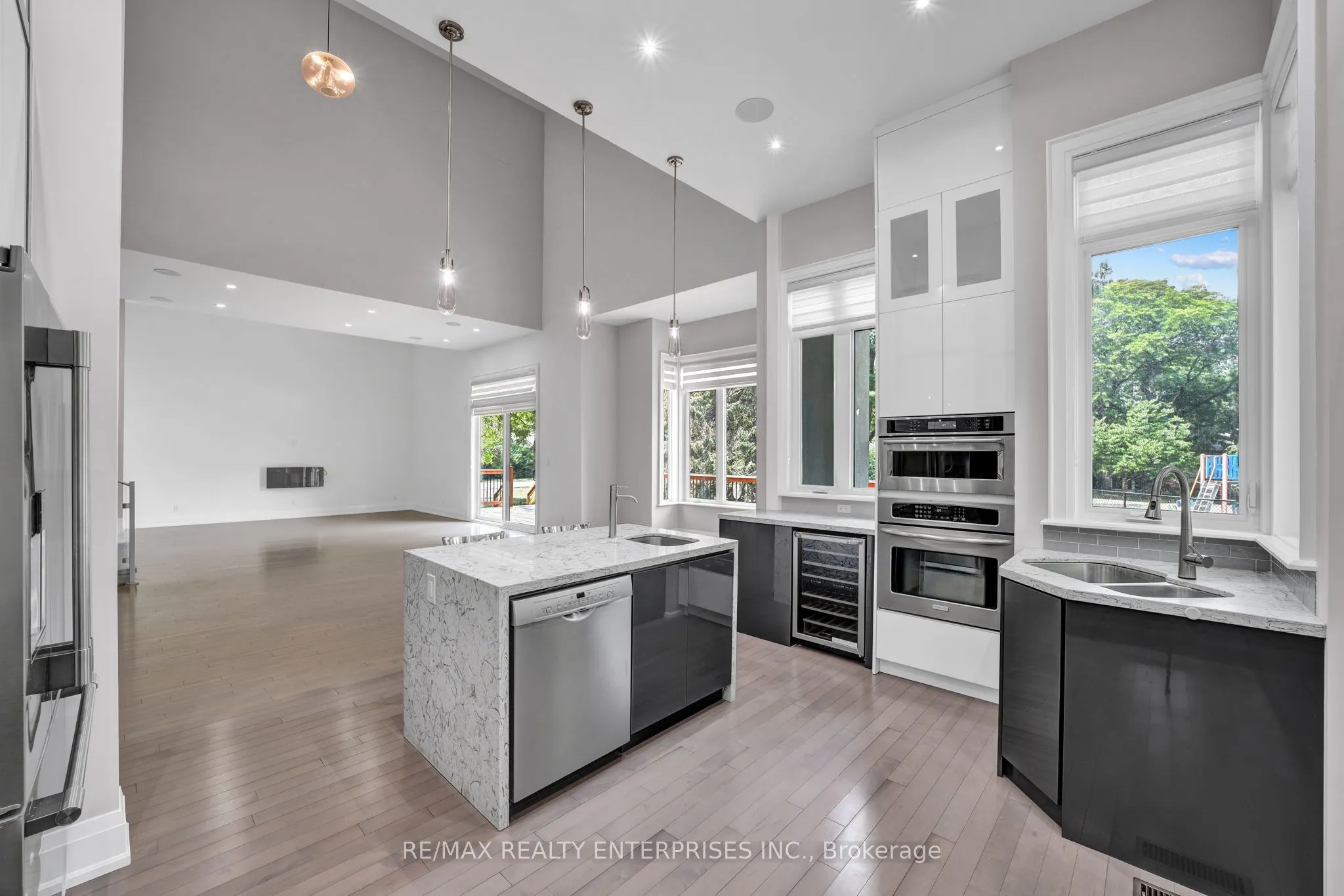 1233 Lorne Park Road, #Main Floor