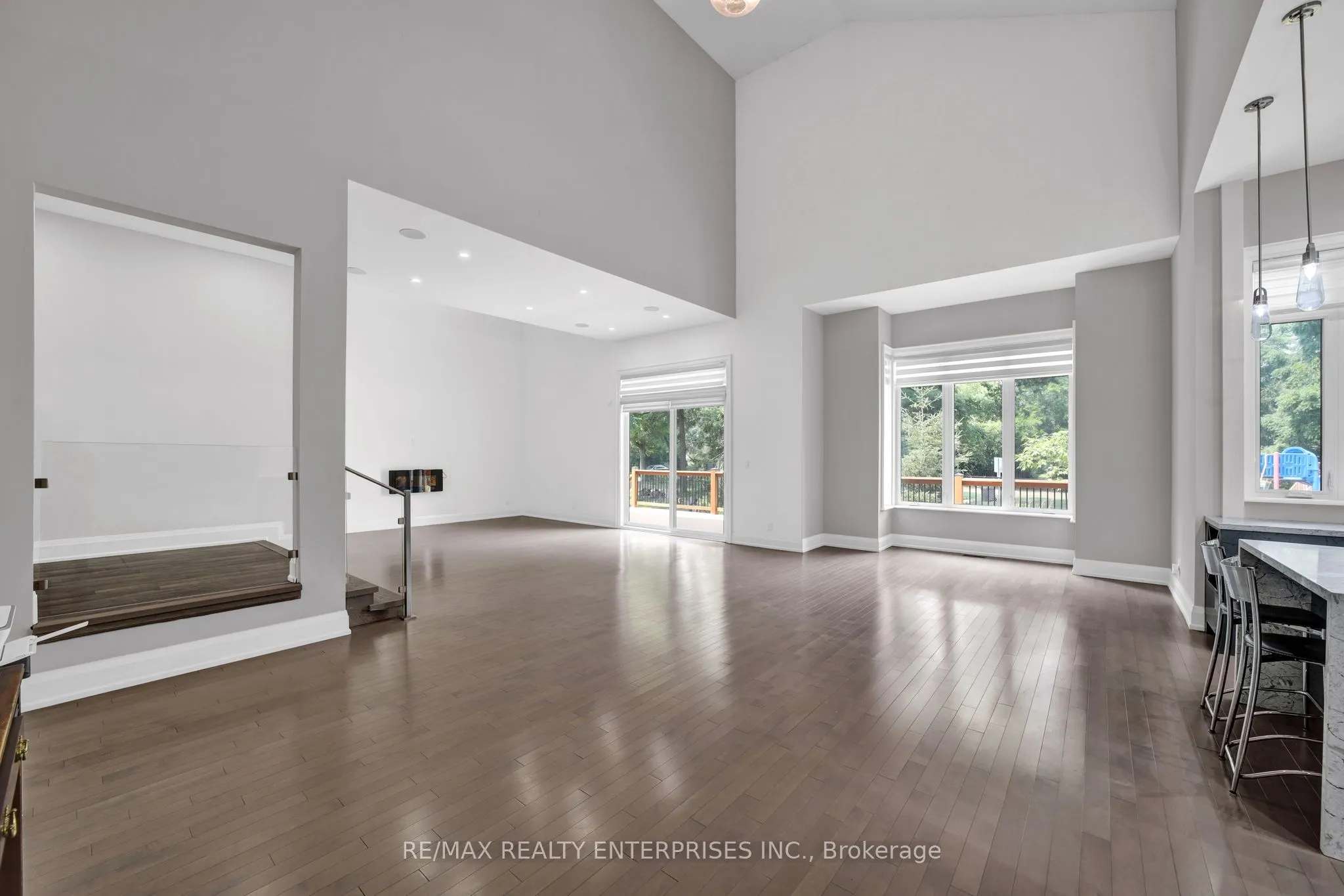 1233 Lorne Park Road, #Main Floor