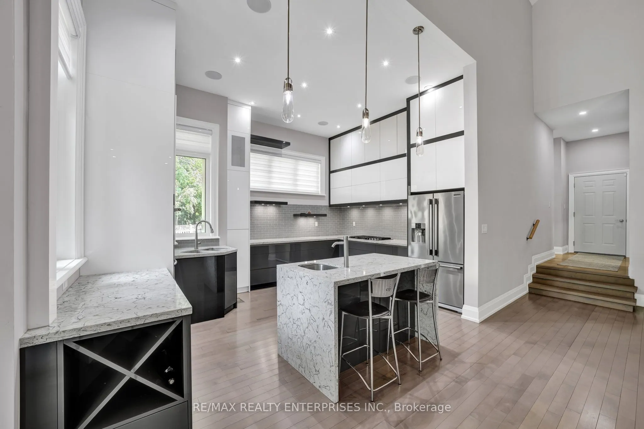 1233 Lorne Park Road, #Main Floor