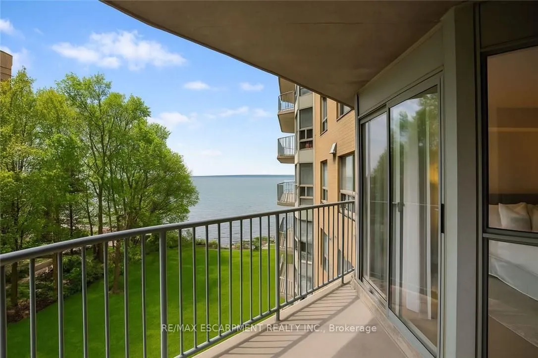2190 LAKESHORE Road, #403