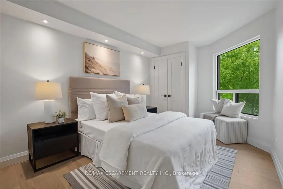 2190 LAKESHORE Road, #403