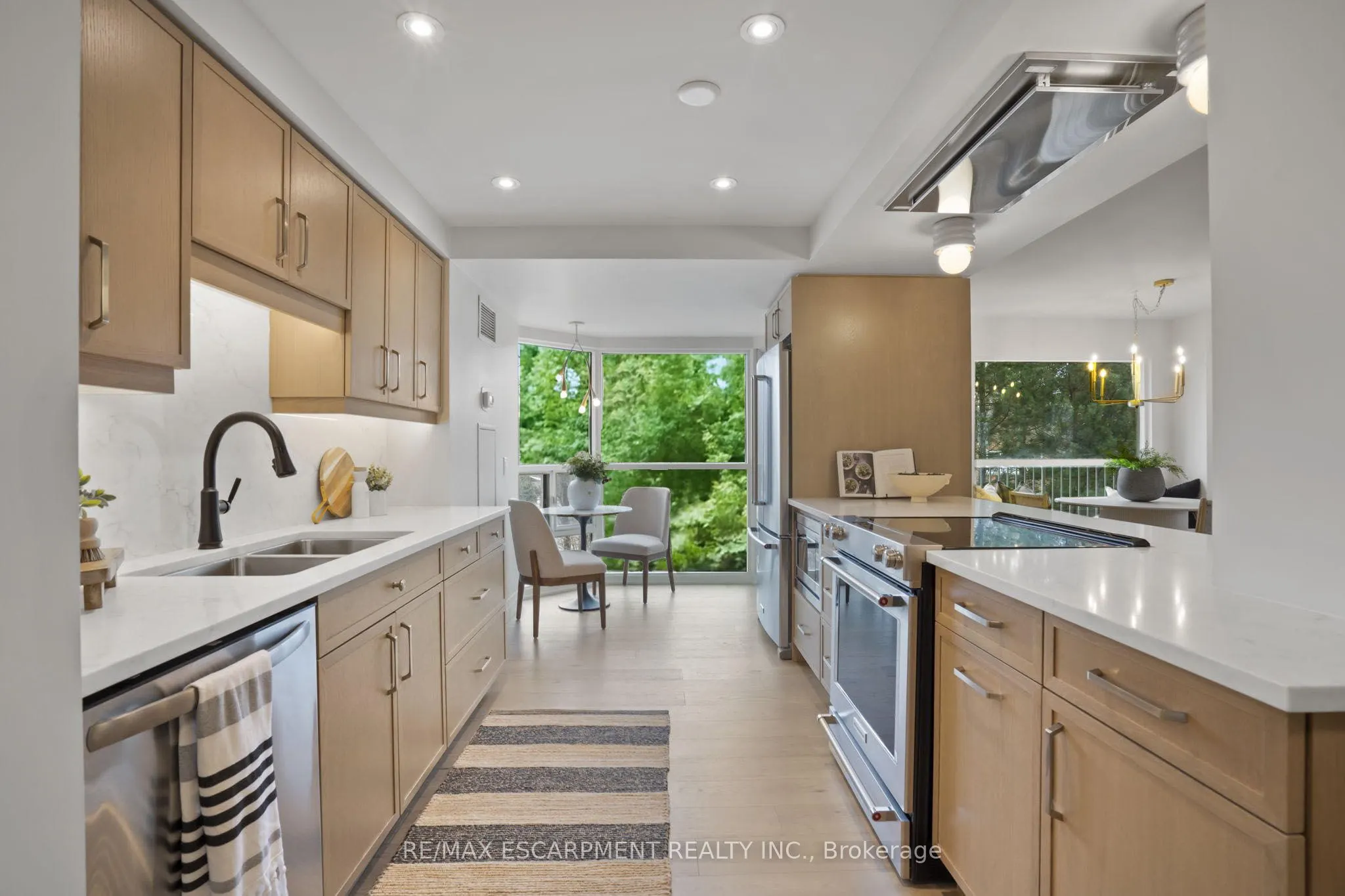 2190 LAKESHORE Road, #403