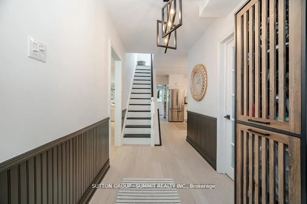 38 JOHN Street S