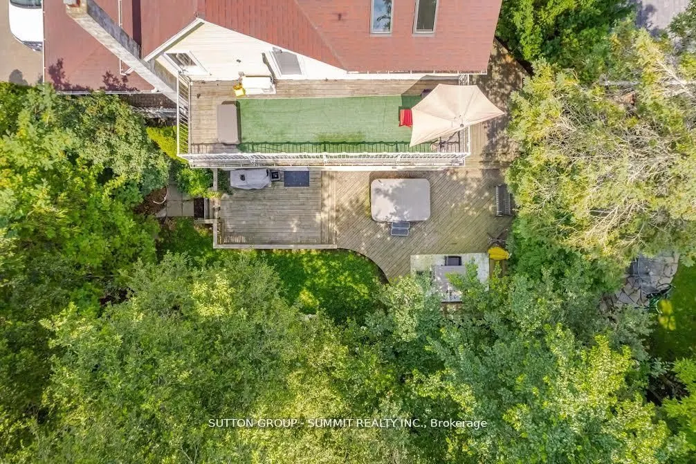 38 JOHN Street S