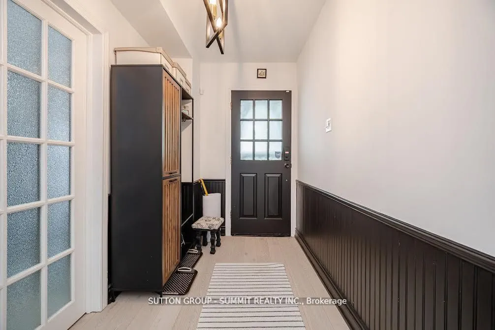 38 JOHN Street S