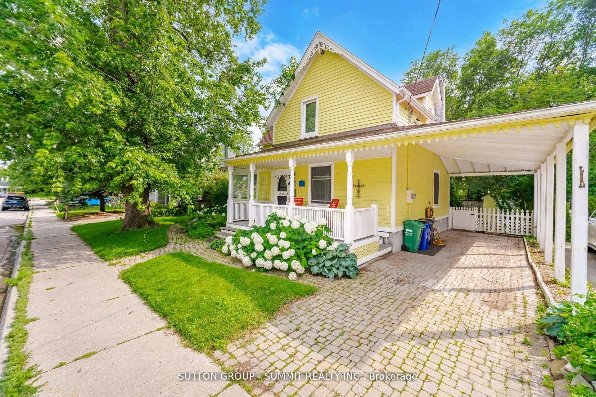 38 JOHN Street S
