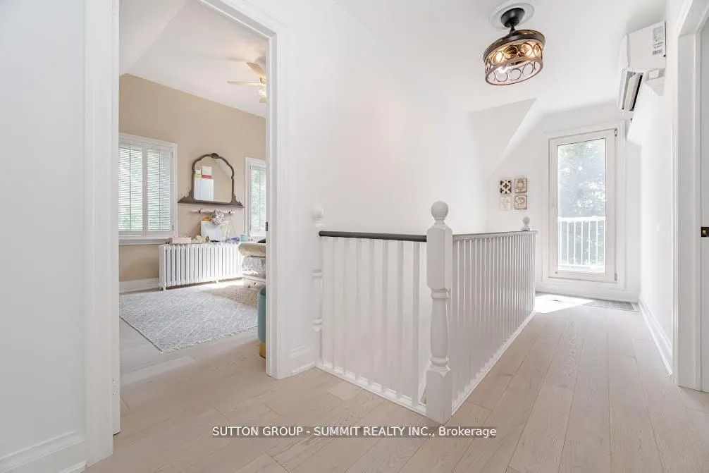 38 JOHN Street S