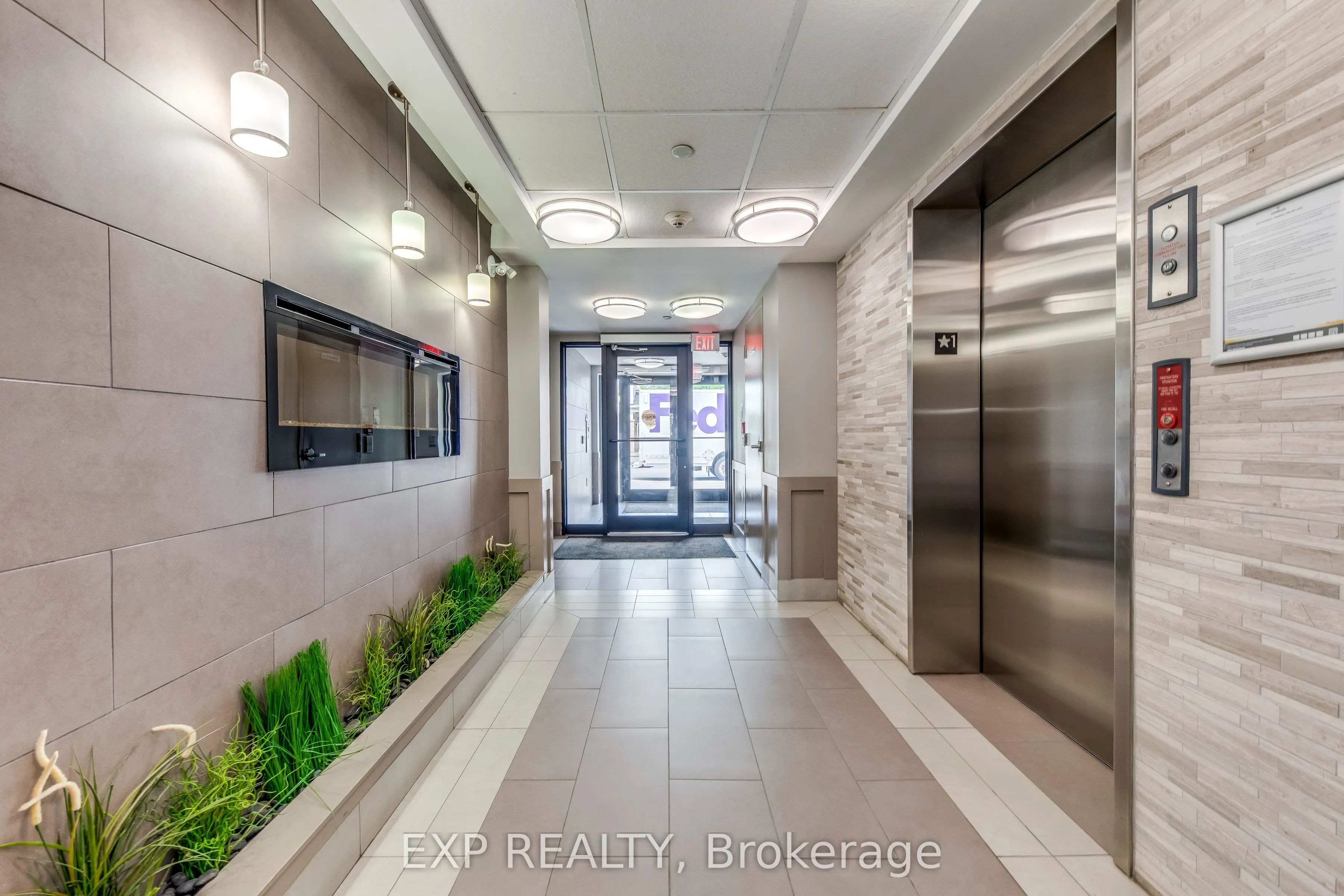 1005 Nadalin Heights, #406