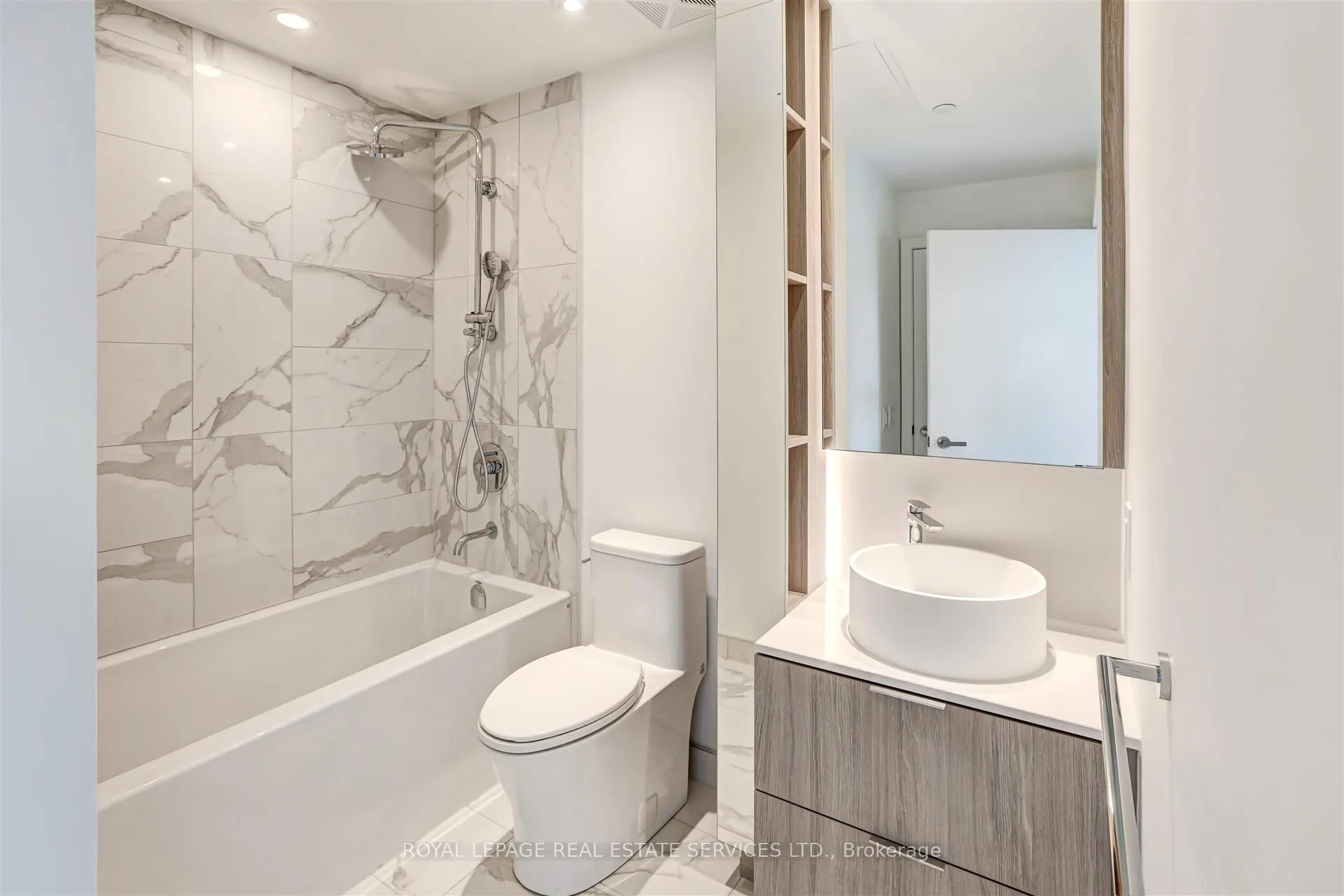 28 Ann Street, #417