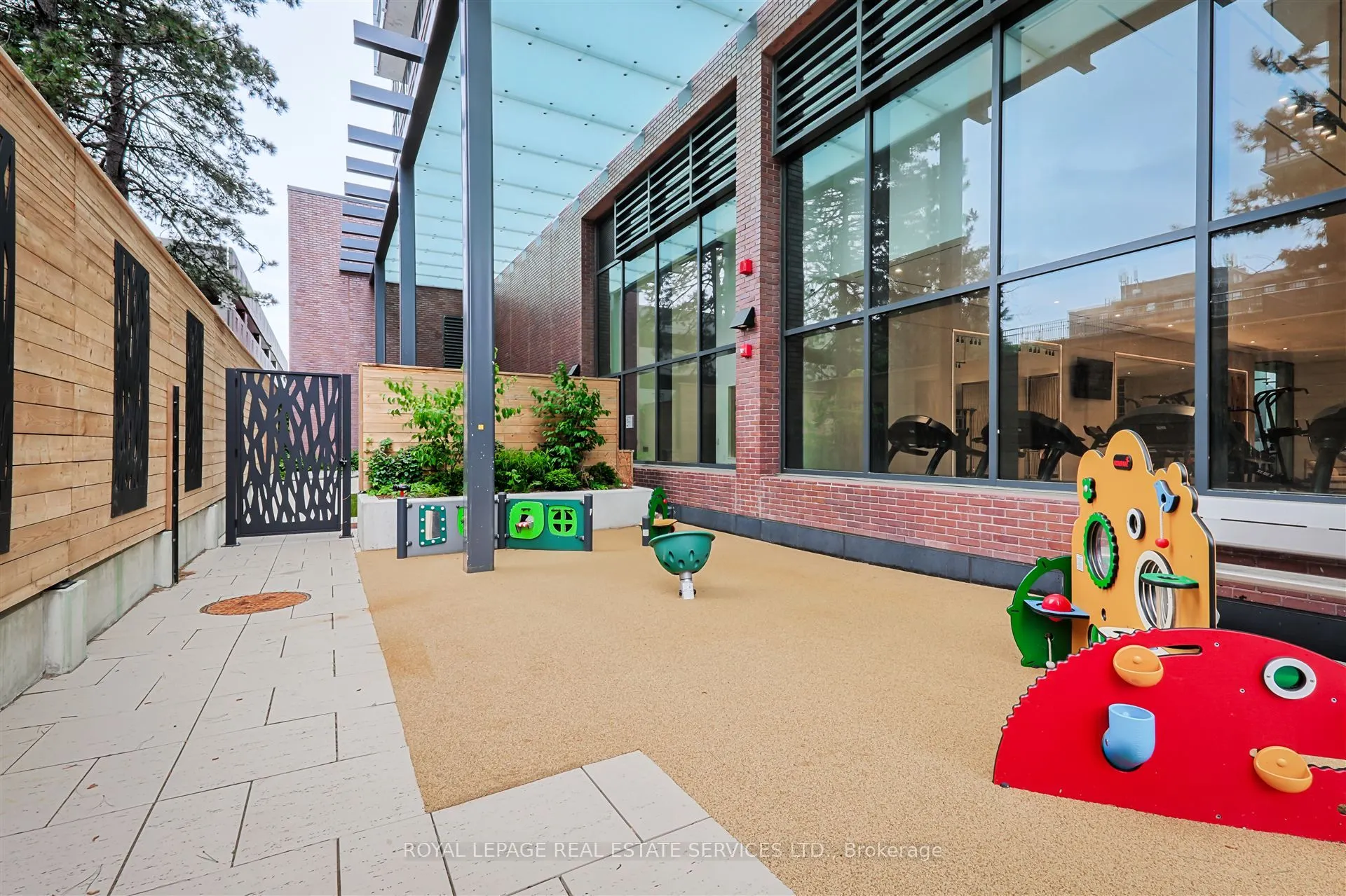 28 Ann Street, #417