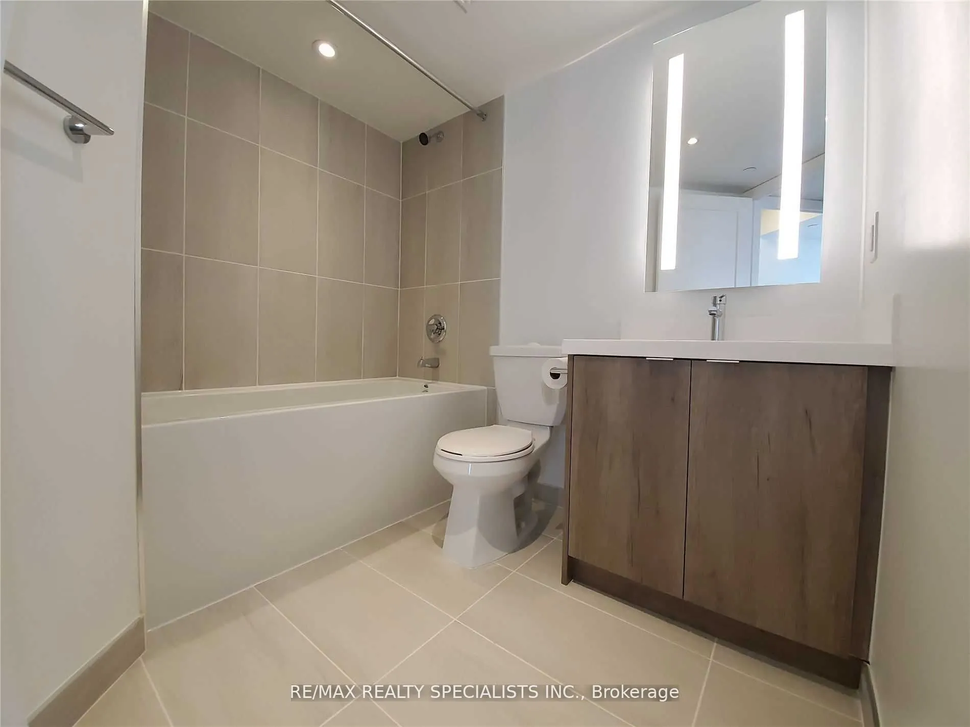 5 Mabelle Avenue, #729