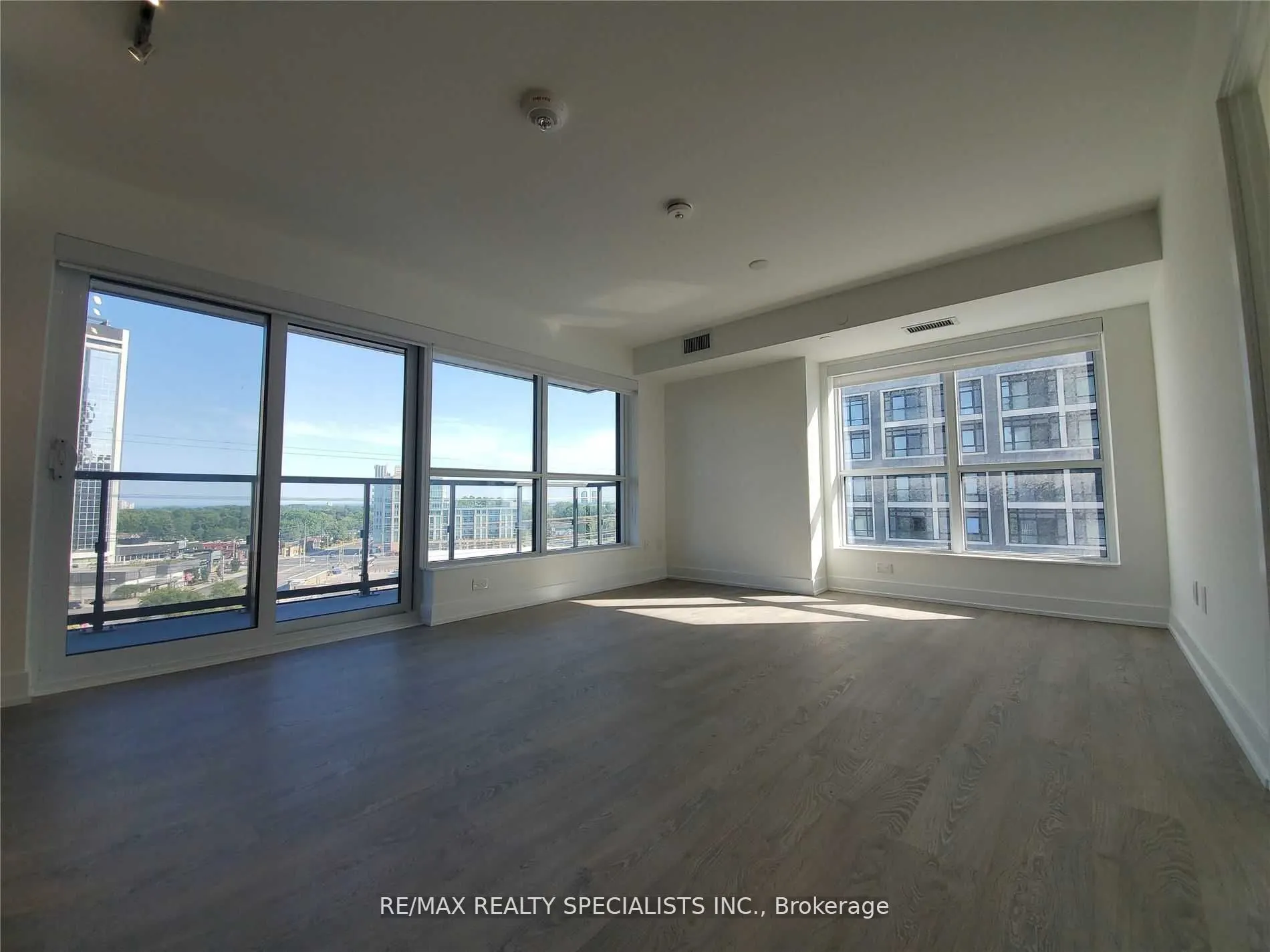 5 Mabelle Avenue, #729
