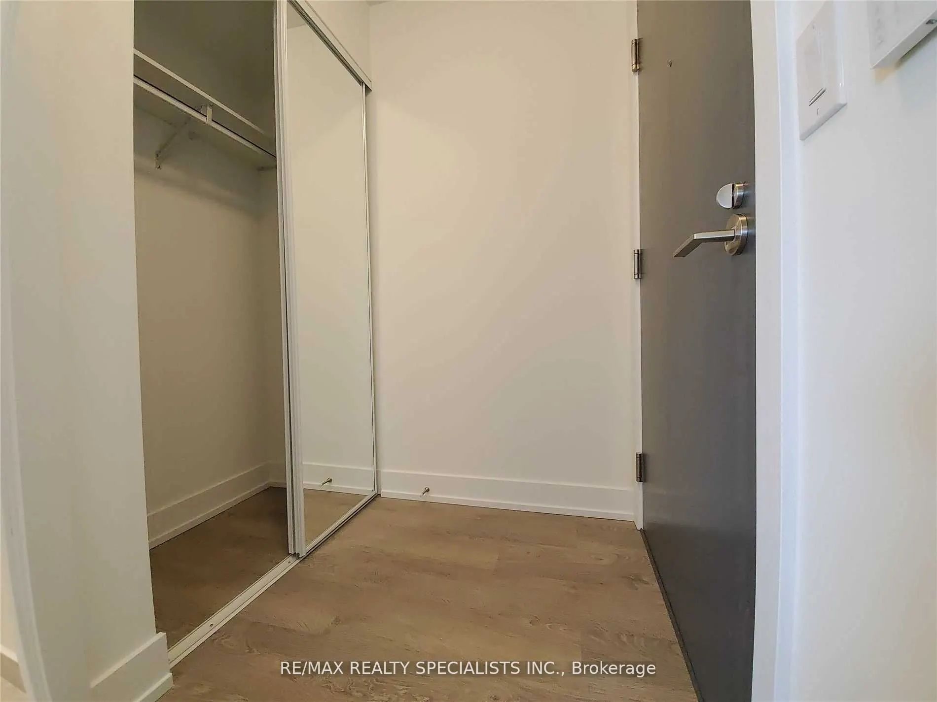 5 Mabelle Avenue, #729