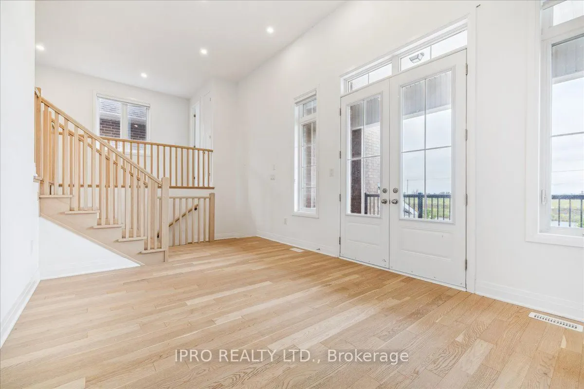 925 Hickory Crescent