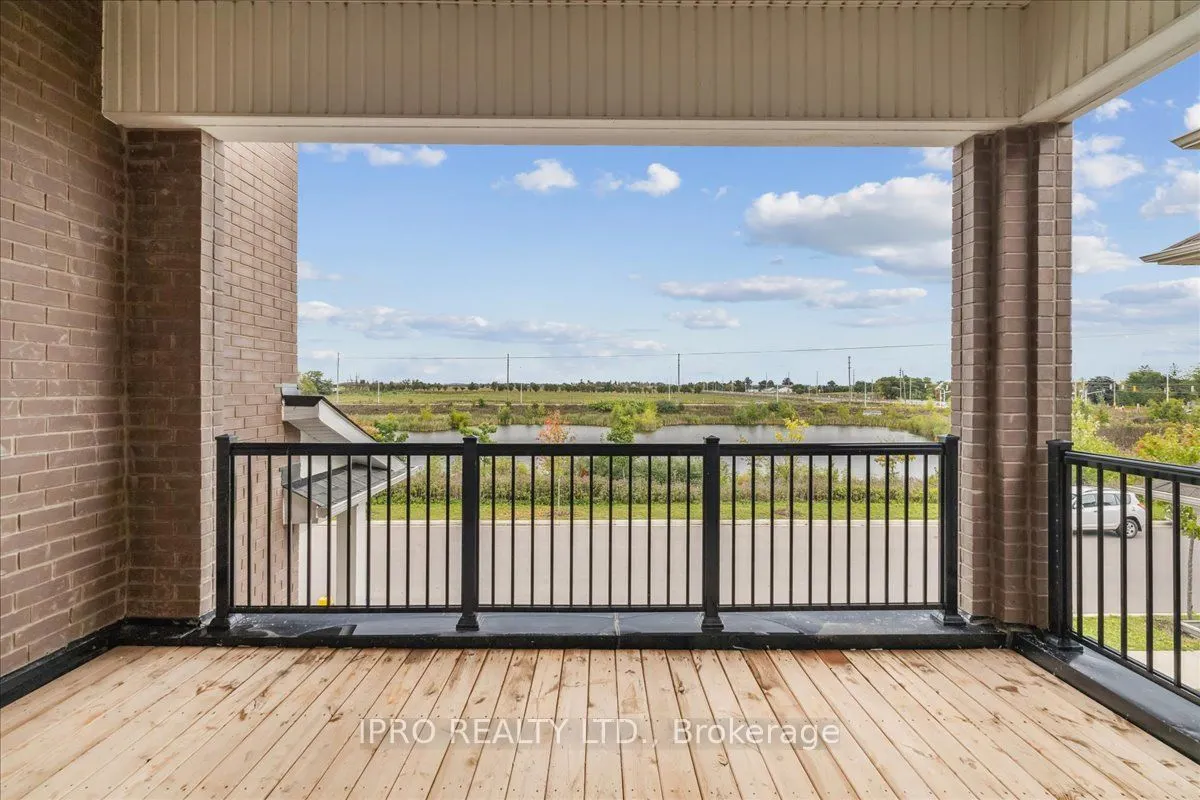 925 Hickory Crescent