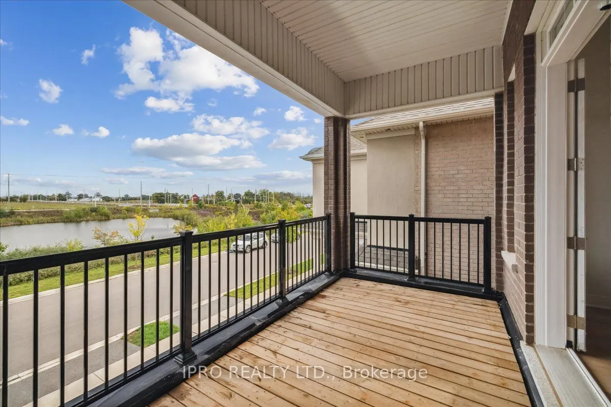 925 Hickory Crescent