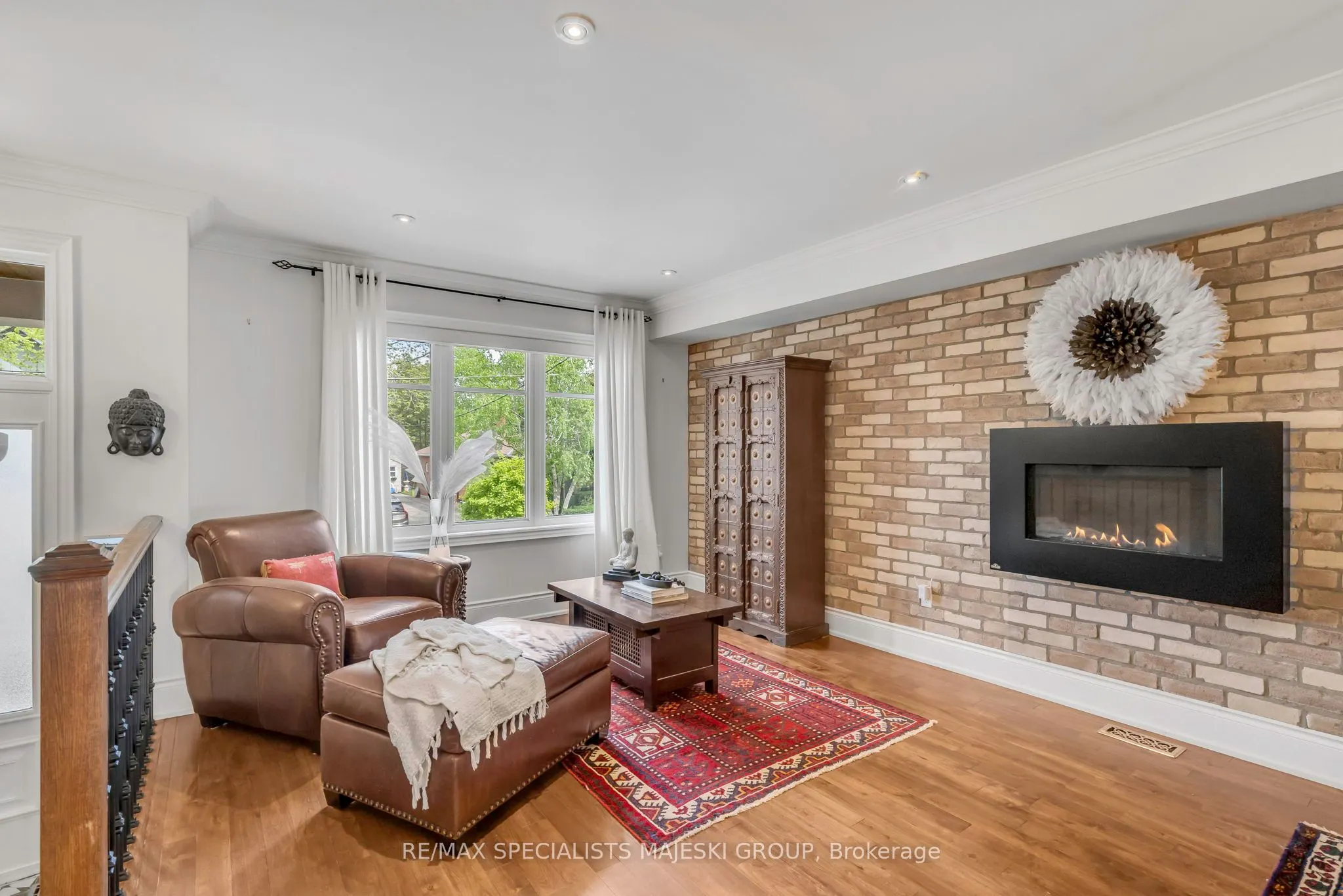 87 Lake Crescent
