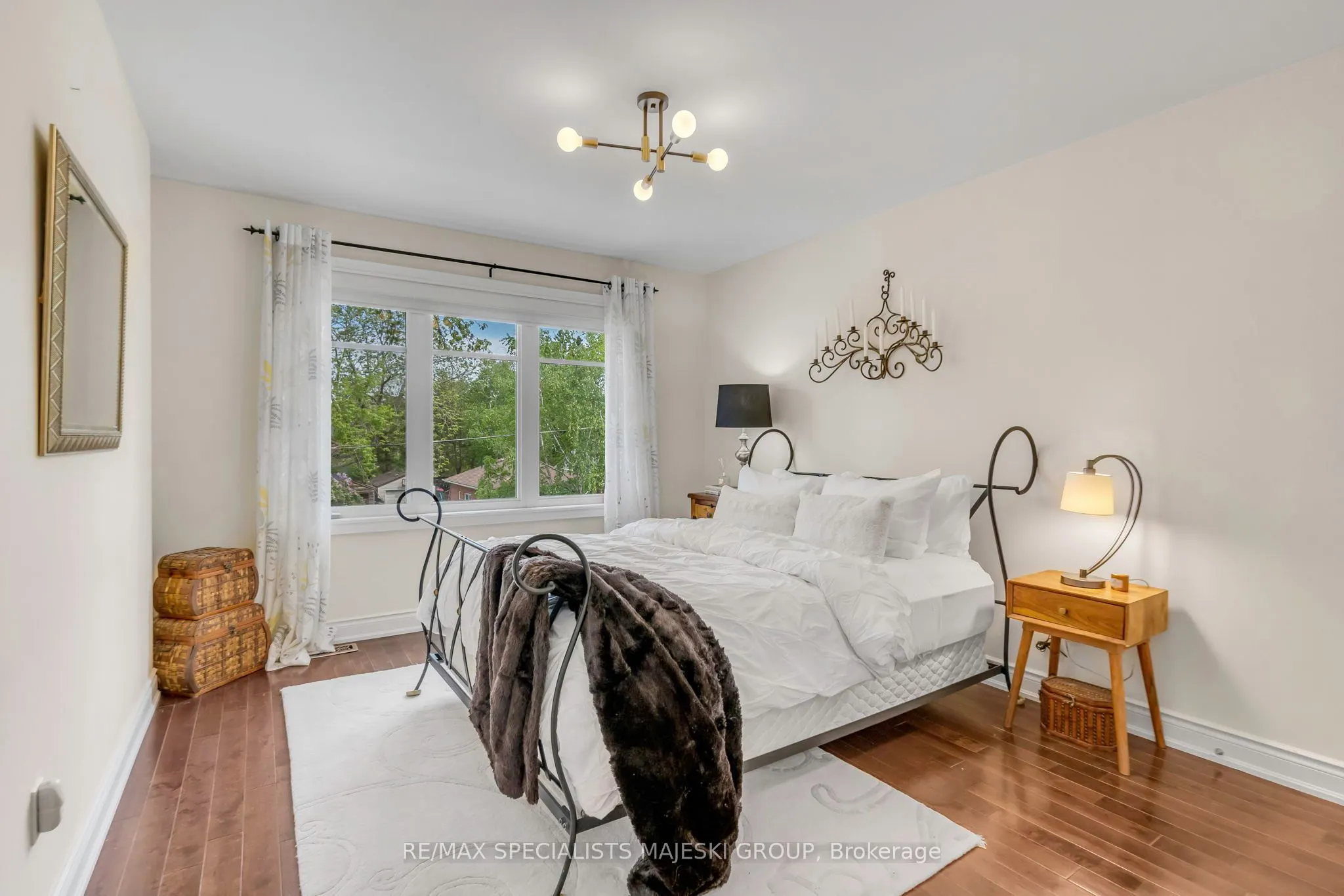 87 Lake Crescent