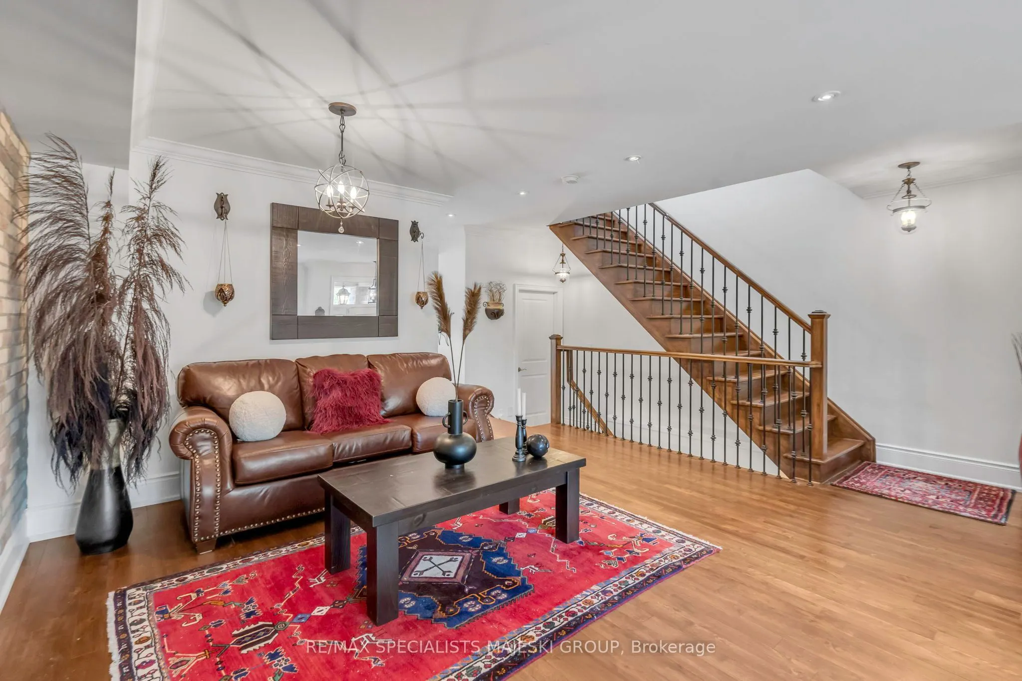87 Lake Crescent