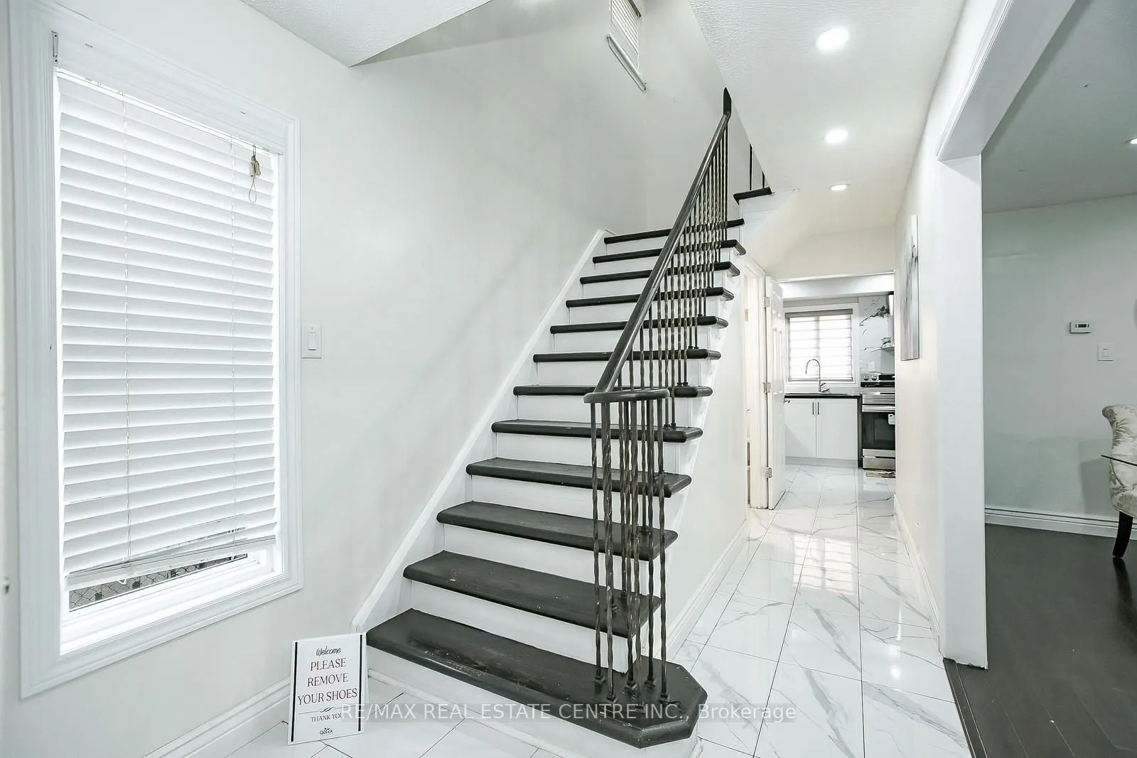 148 Sunforest Drive