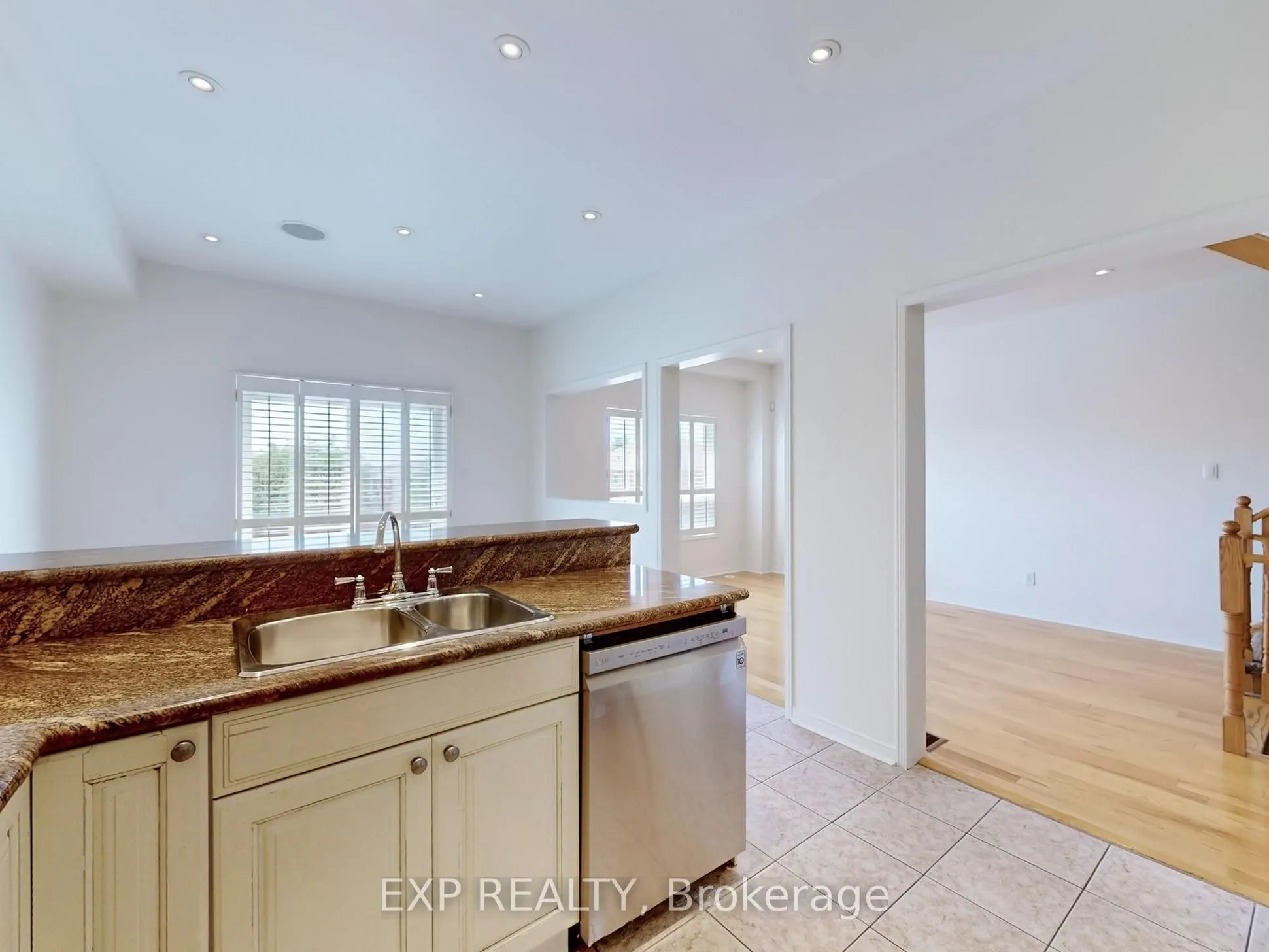 6630 Opera Glass Crescent
