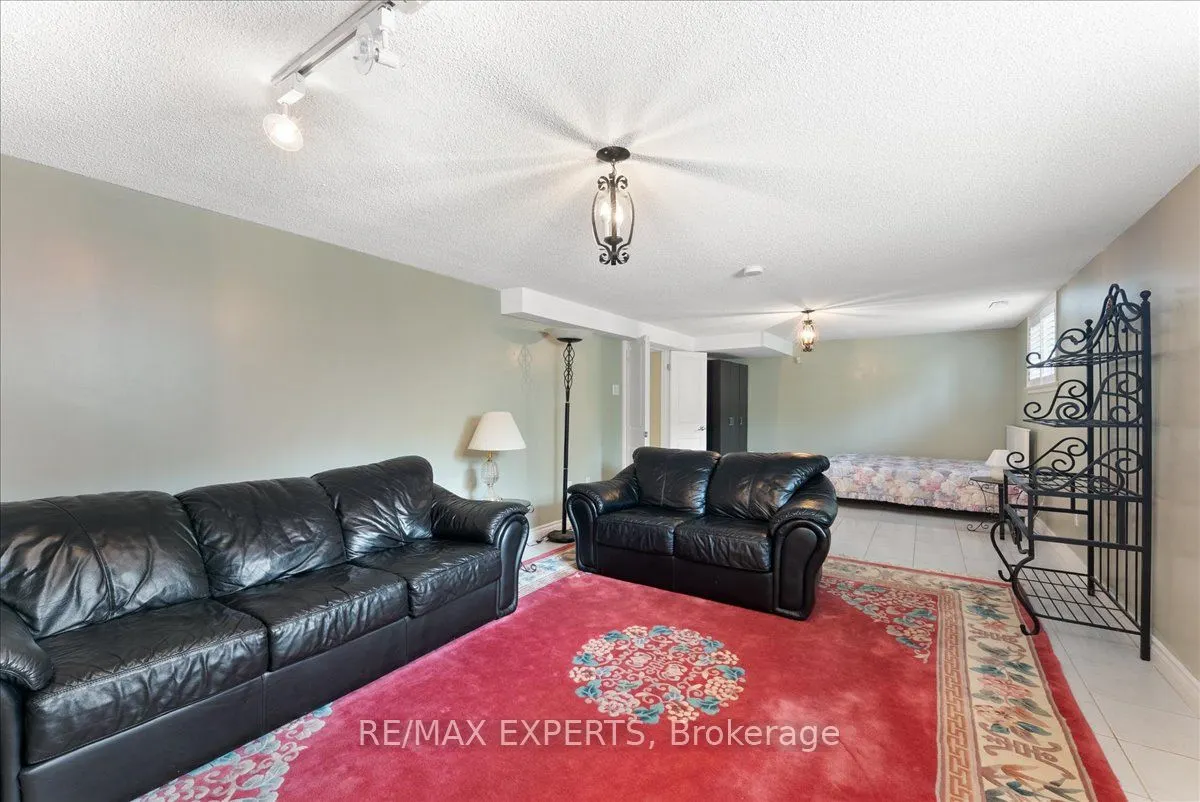 5 Del Ria Drive