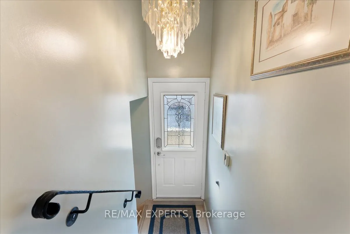 5 Del Ria Drive