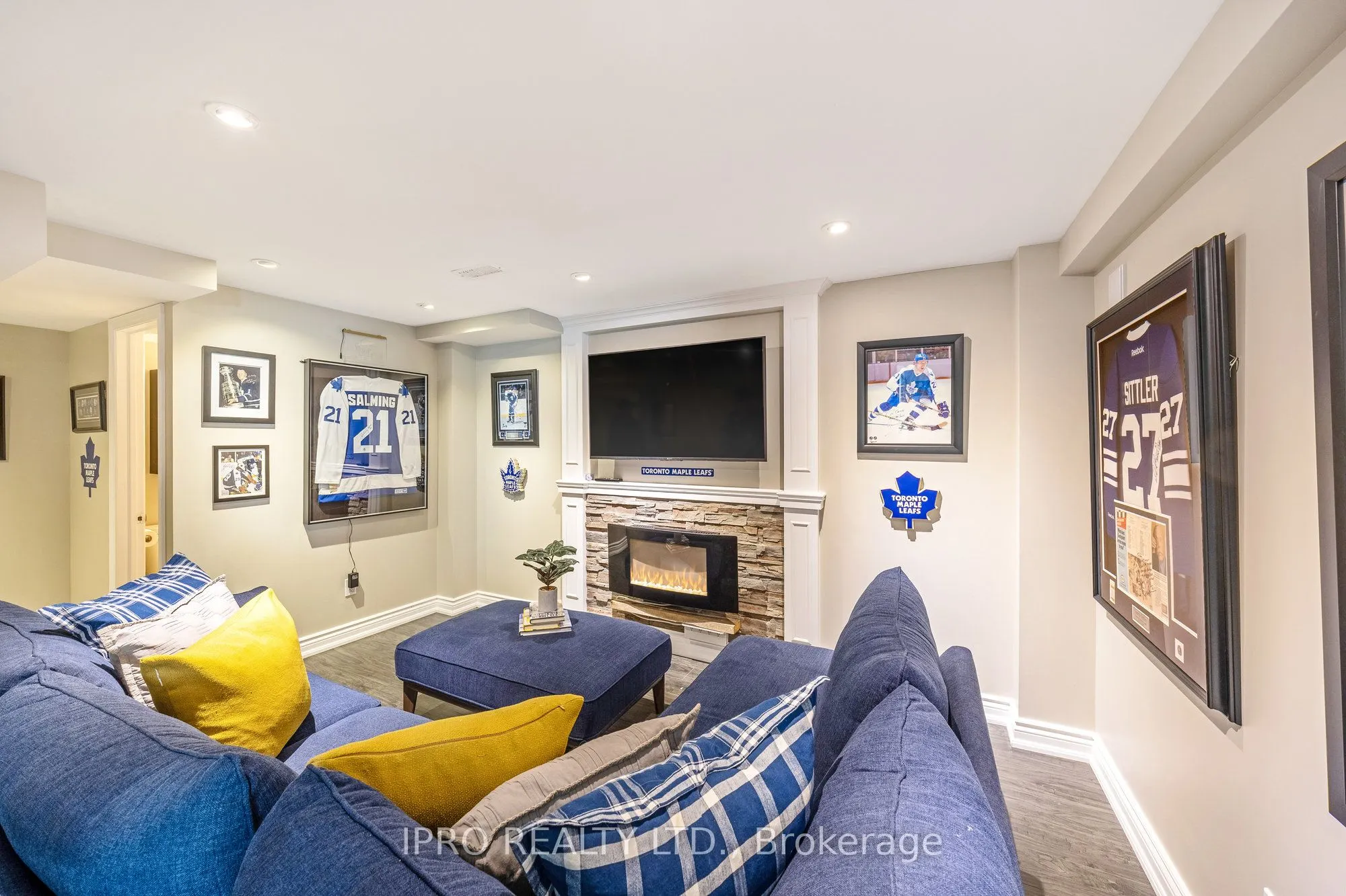 25 Upper Canada Court
