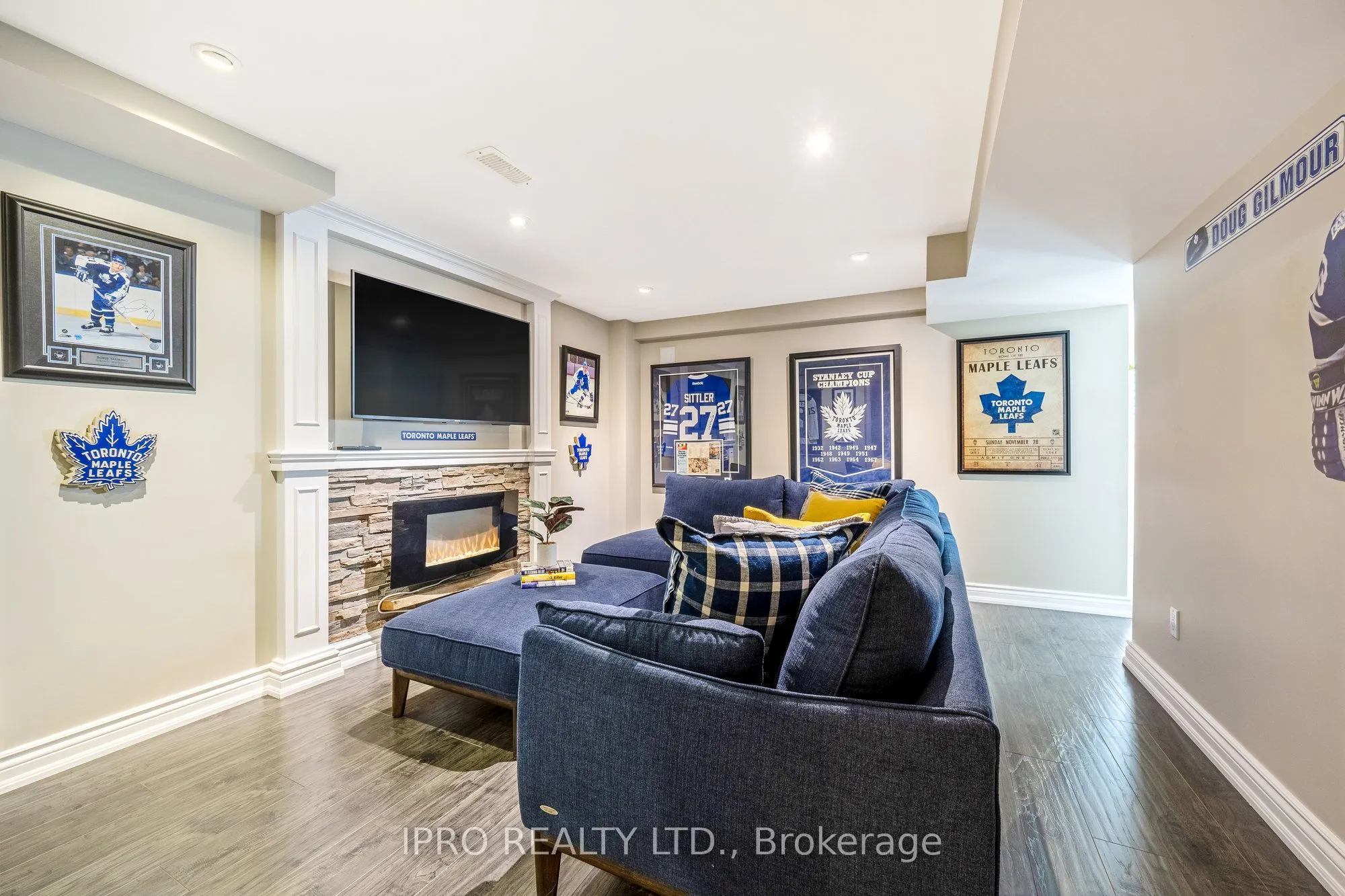 25 Upper Canada Court