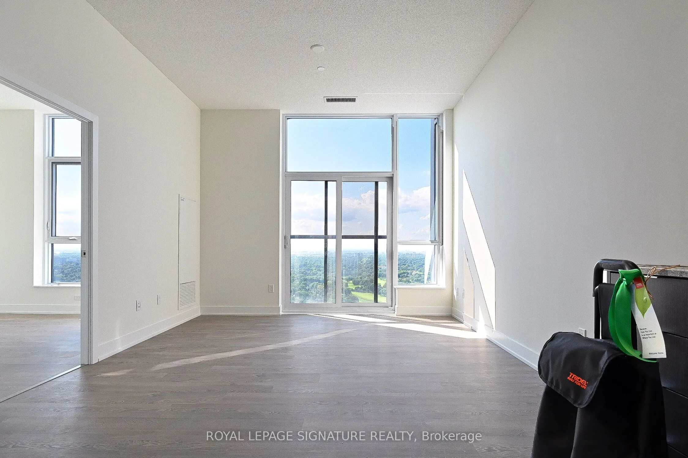 7 Mabelle Avenue, #3203