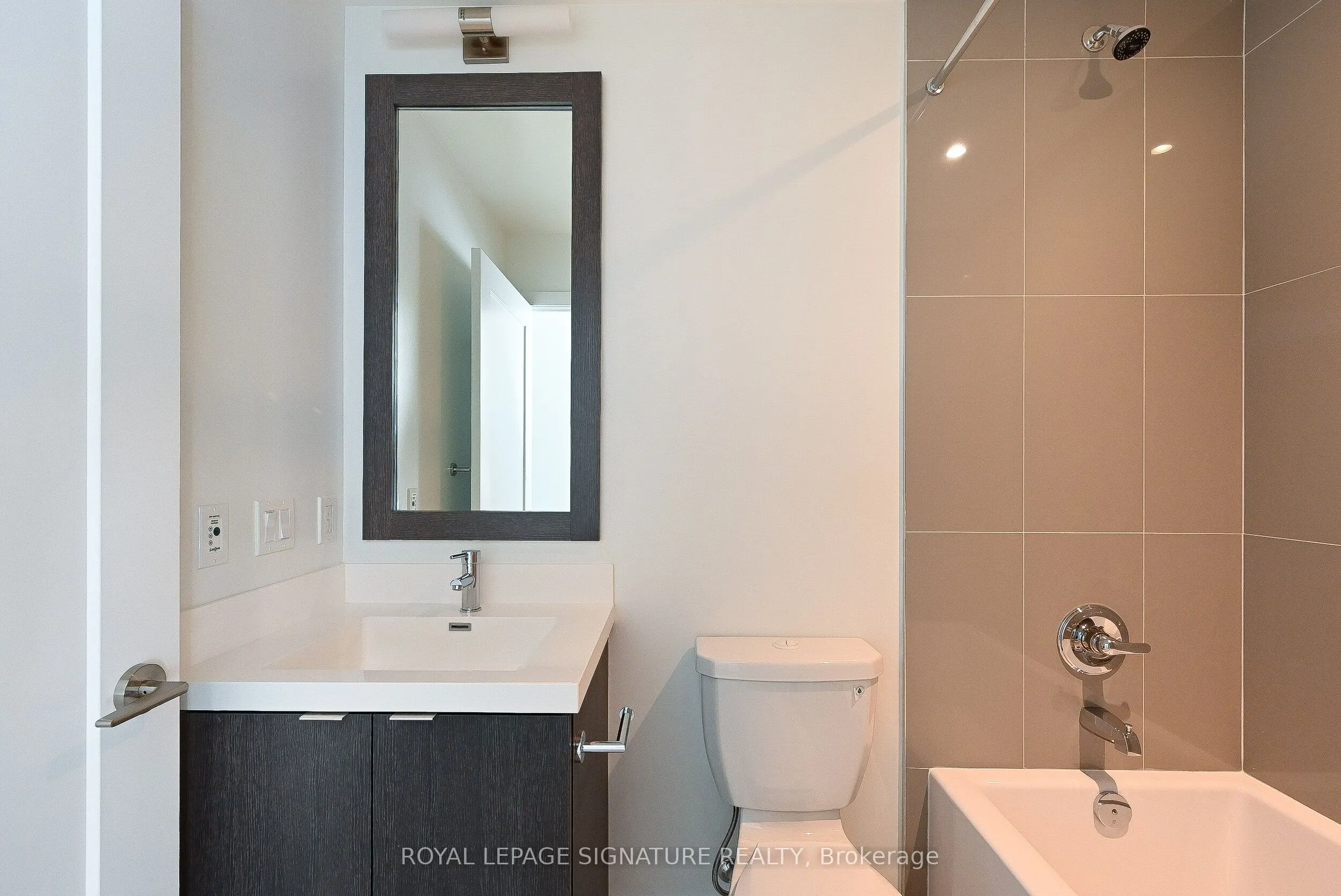 7 Mabelle Avenue, #3203