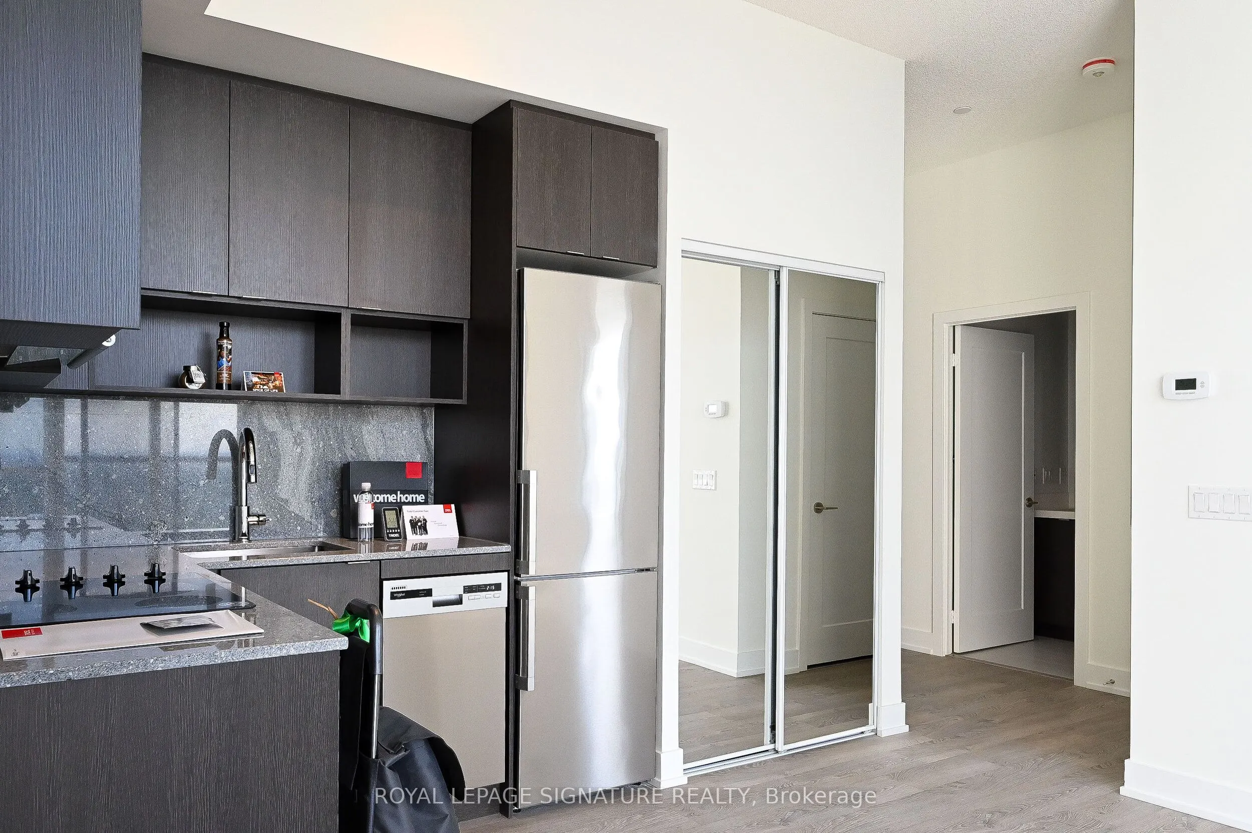 7 Mabelle Avenue, #3203