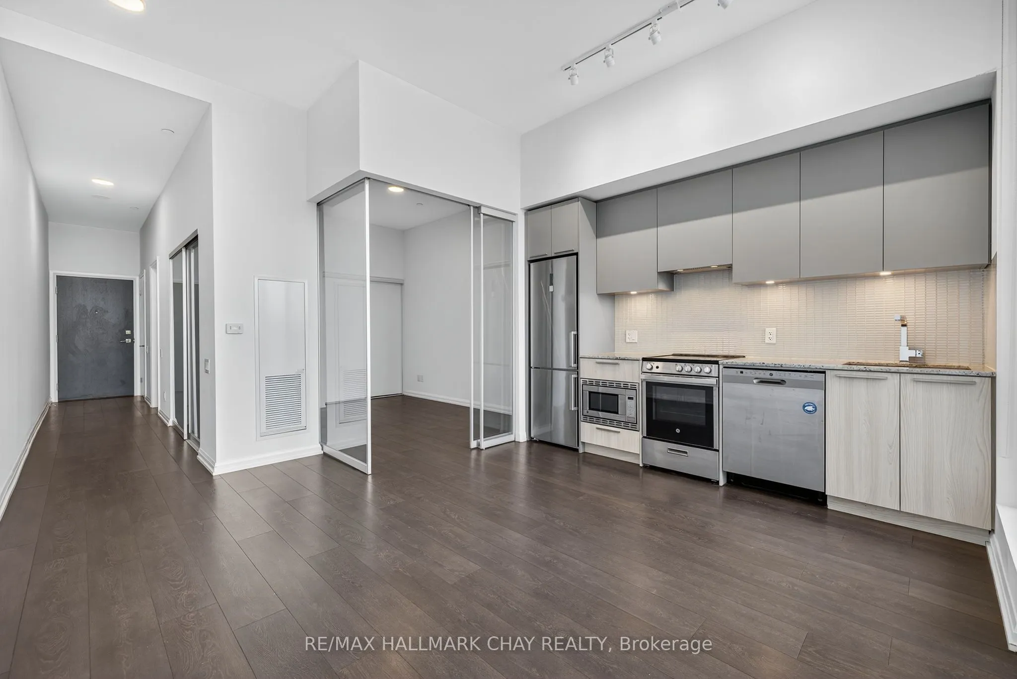 4208 Dundas Street W, #522