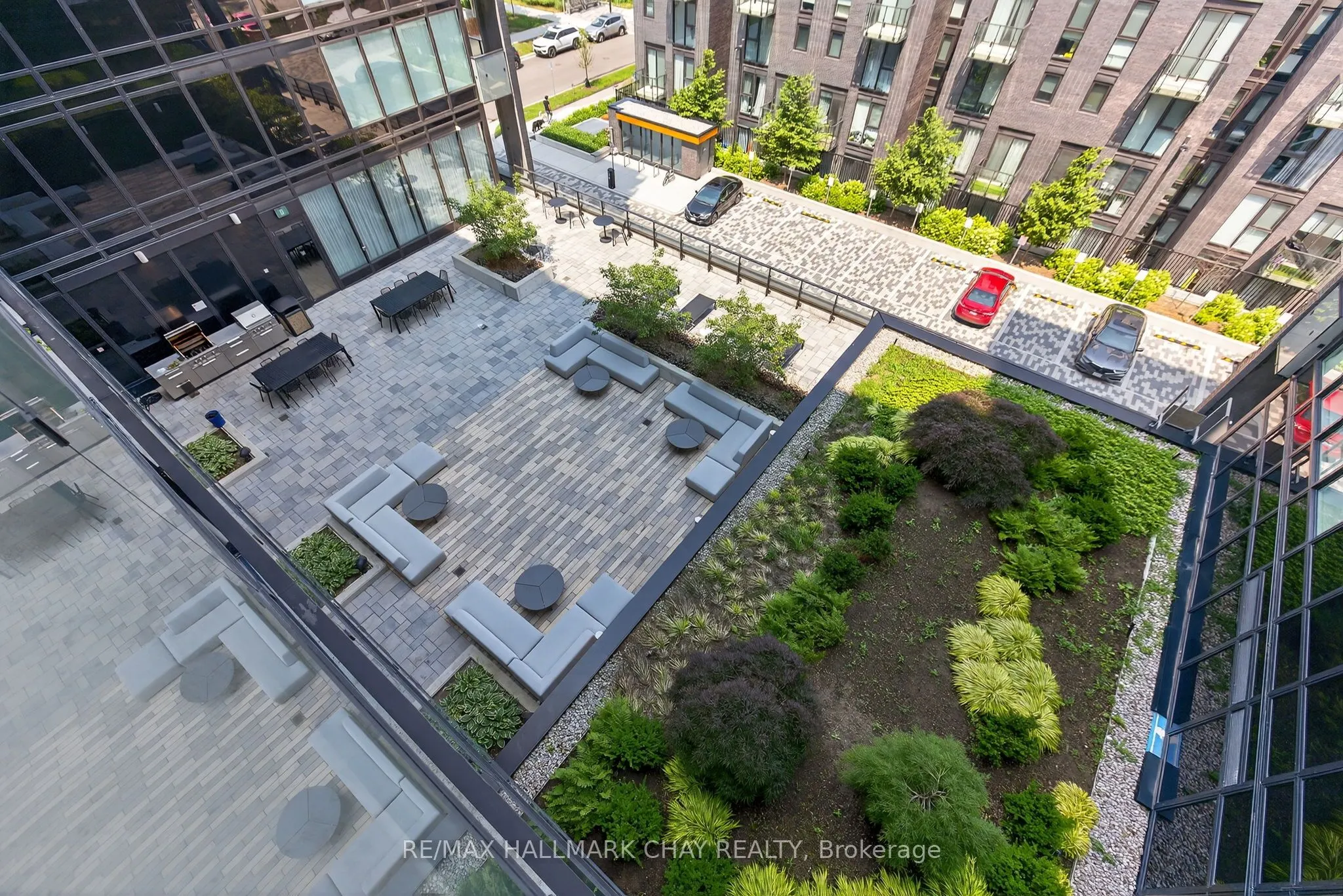 4208 Dundas Street W, #522