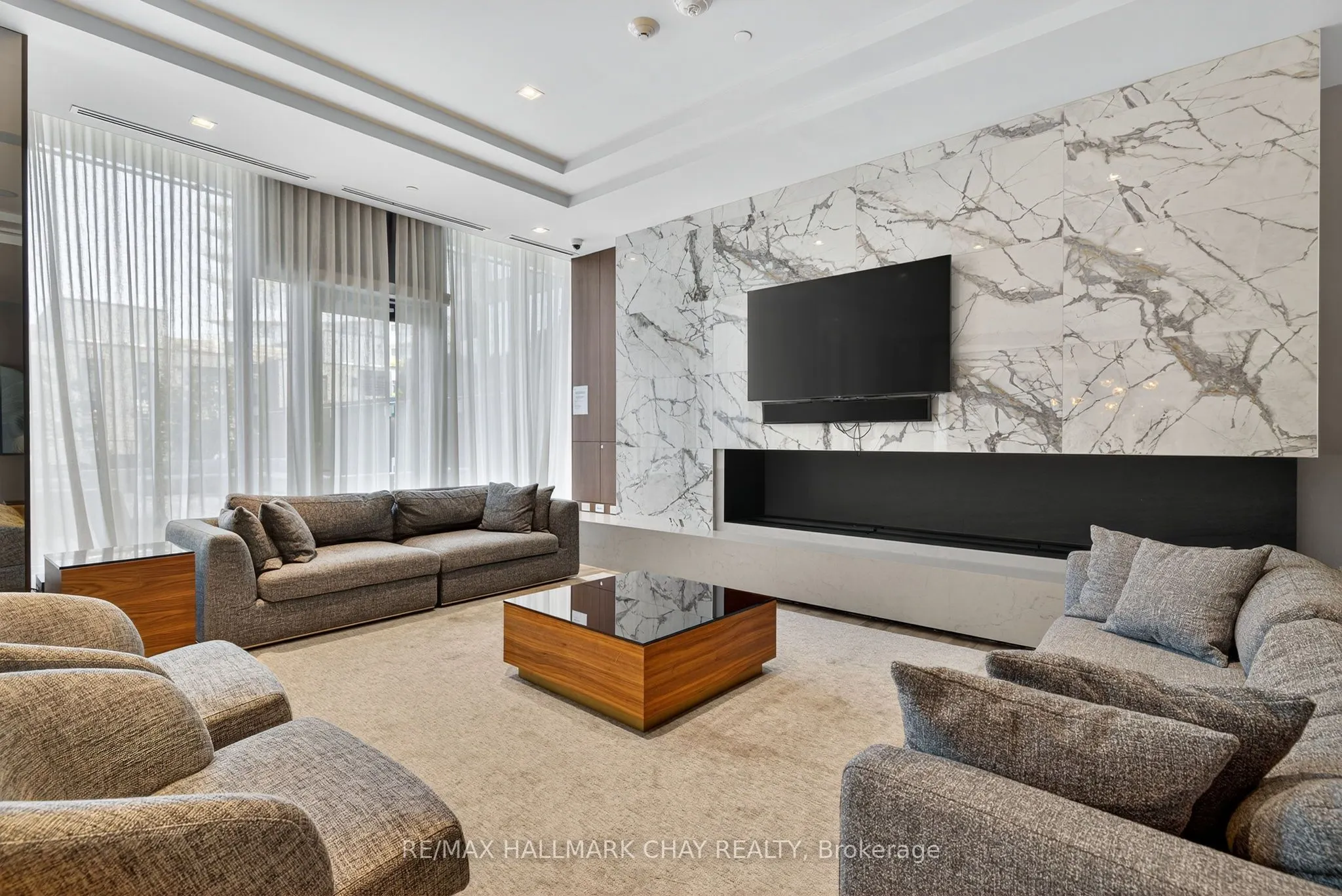 4208 Dundas Street W, #522