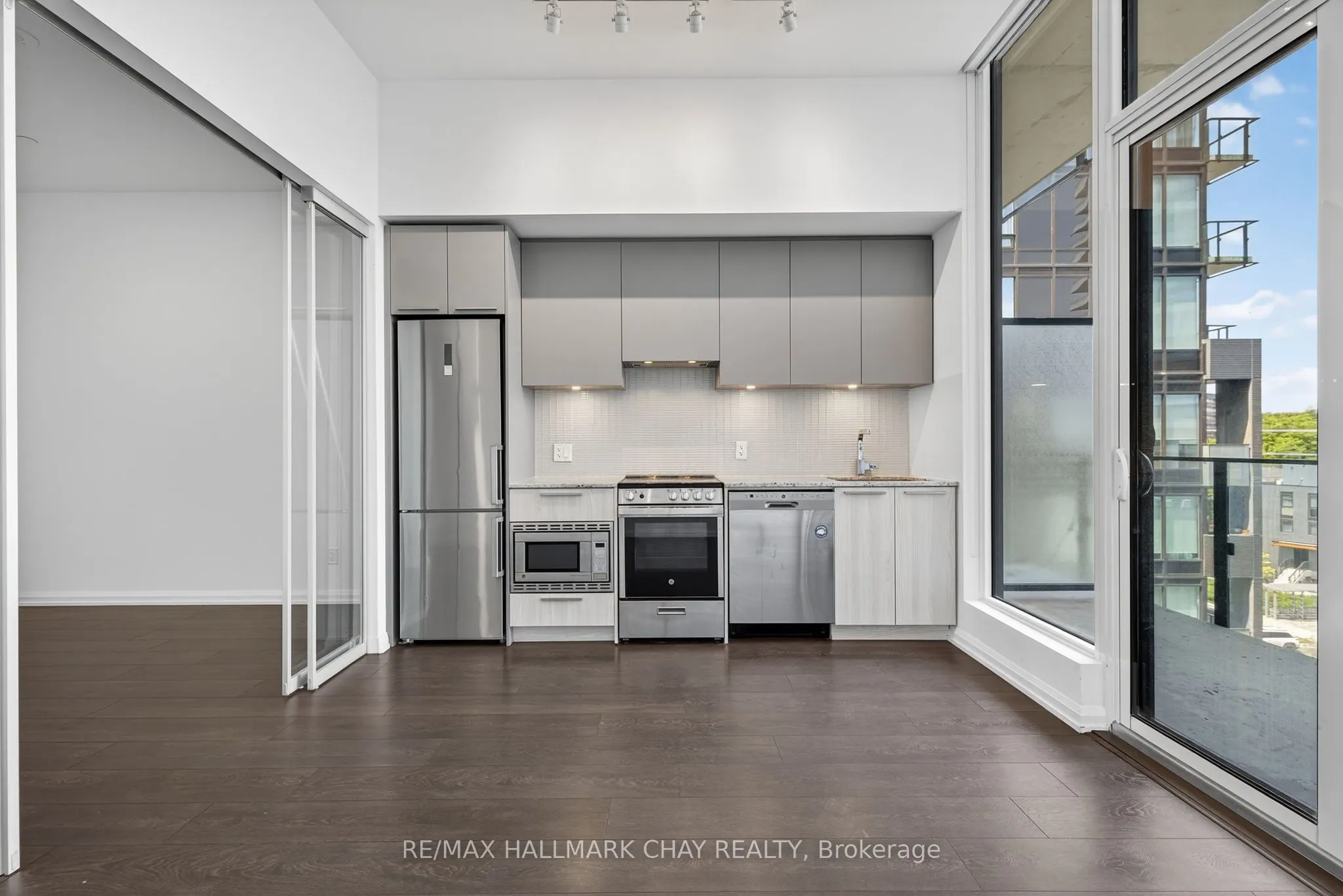 4208 Dundas Street W, #522