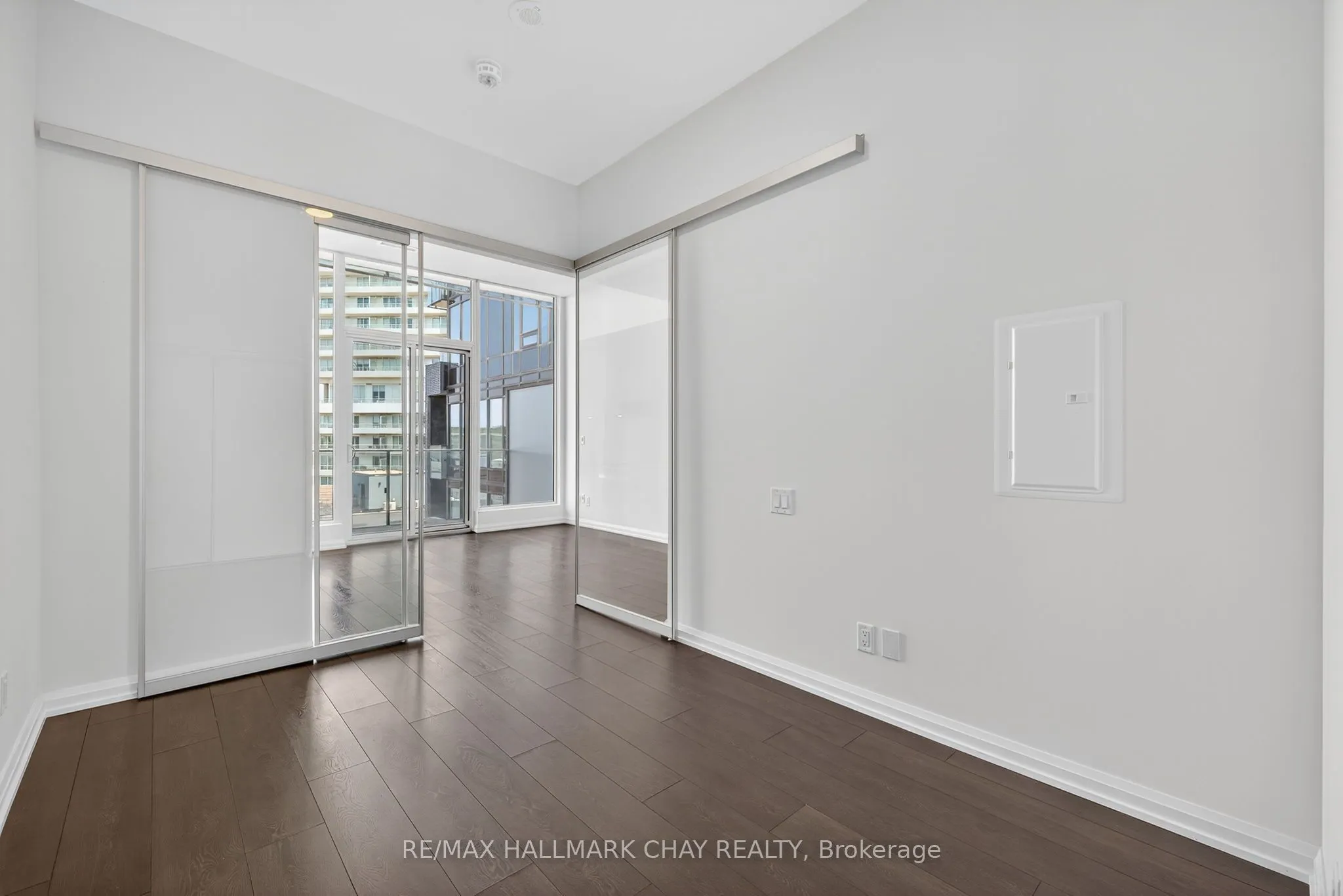 4208 Dundas Street W, #522