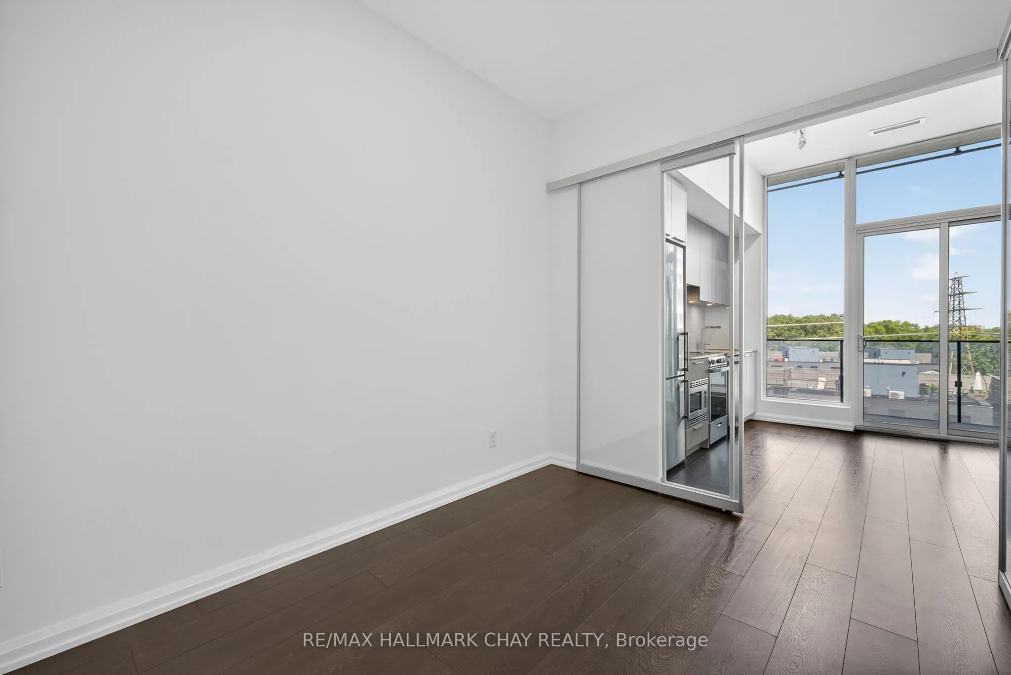 4208 Dundas Street W, #522