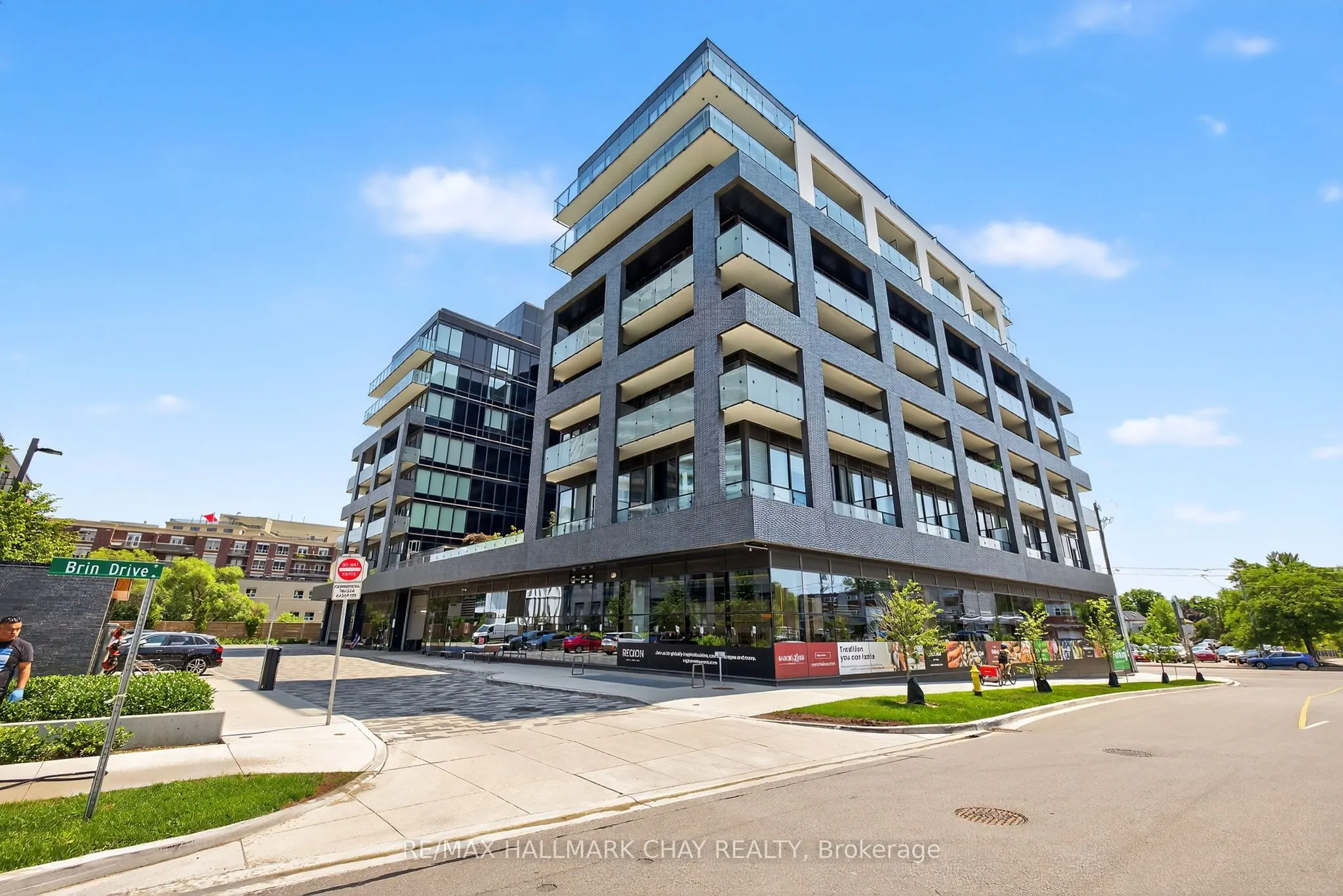 4208 Dundas Street W, #522