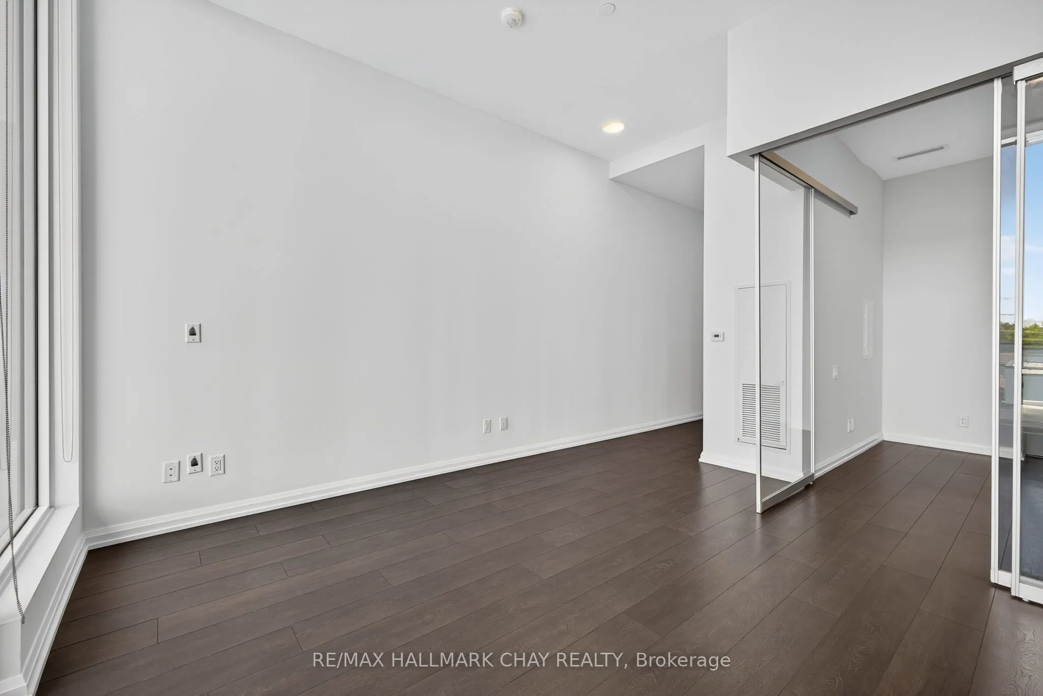 4208 Dundas Street W, #522