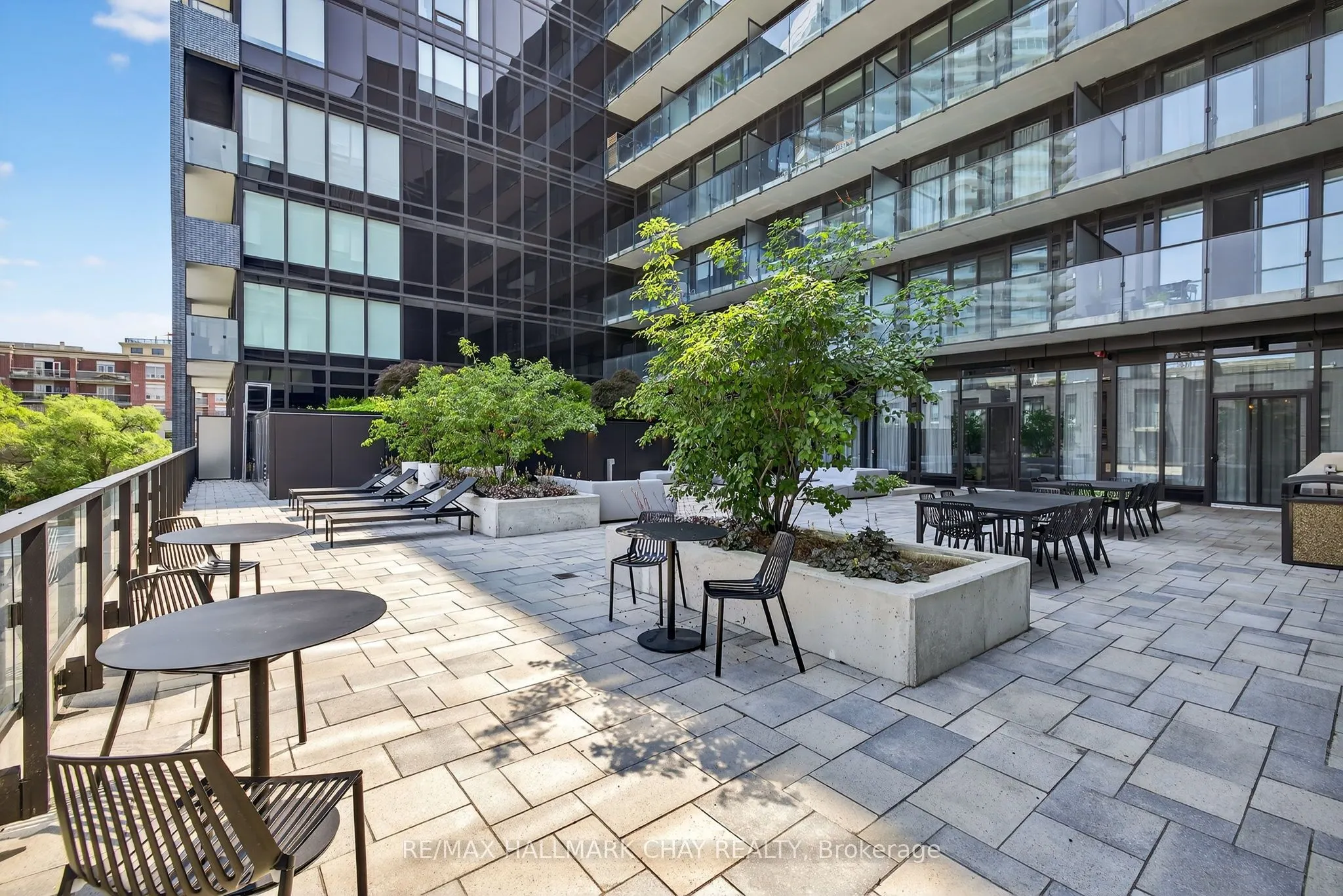 4208 Dundas Street W, #522