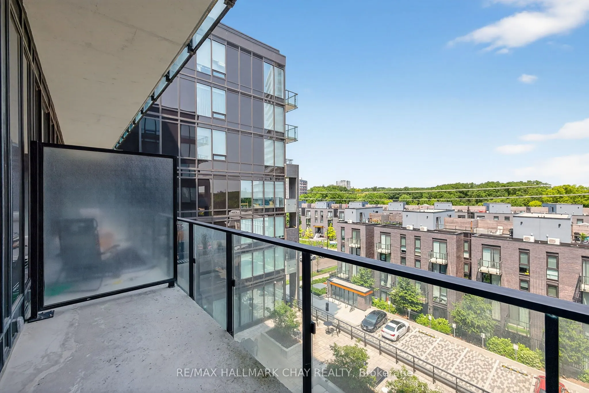4208 Dundas Street W, #522