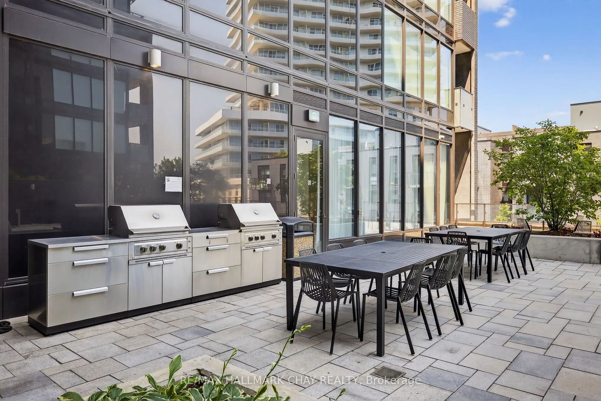 4208 Dundas Street W, #522