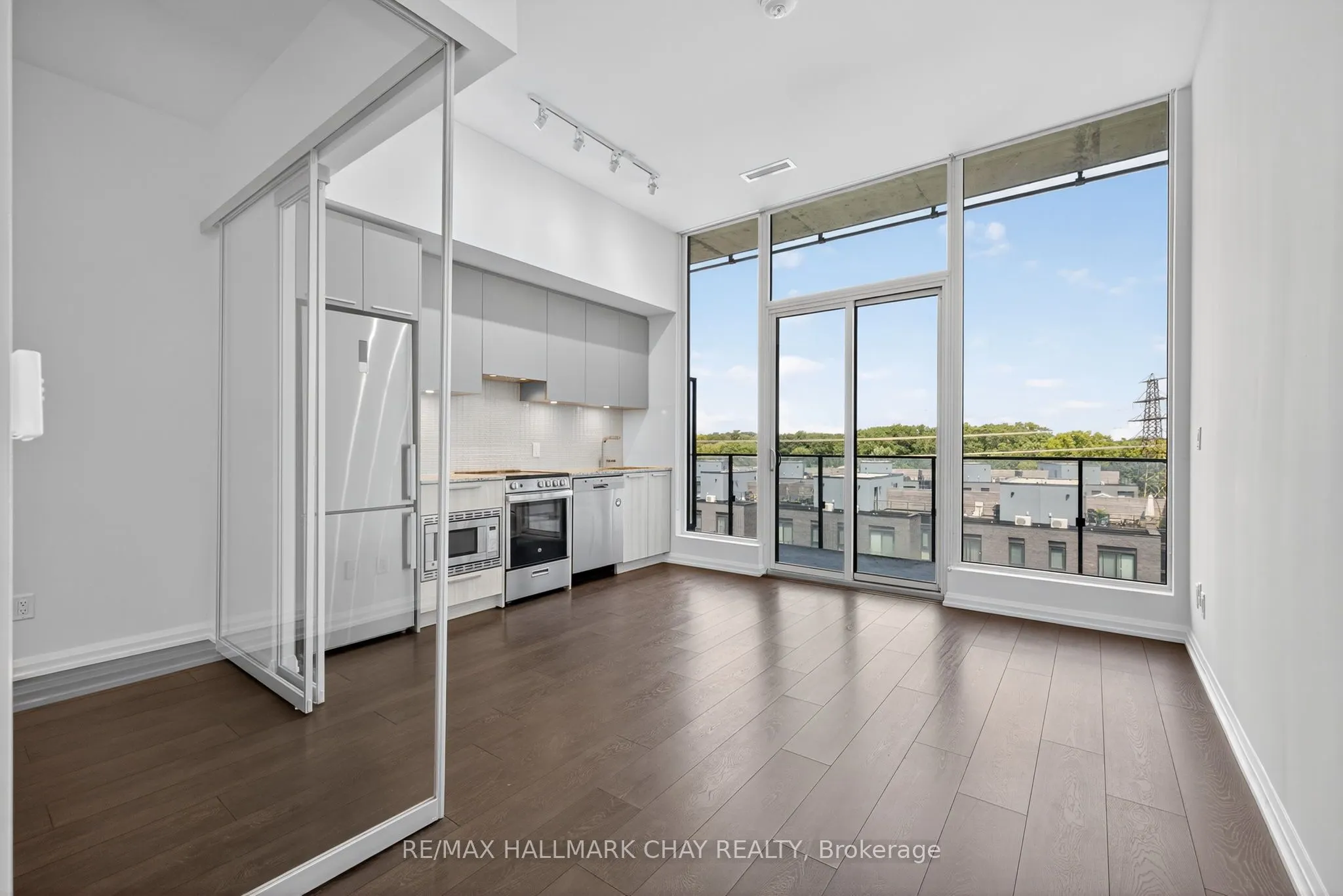 4208 Dundas Street W, #522