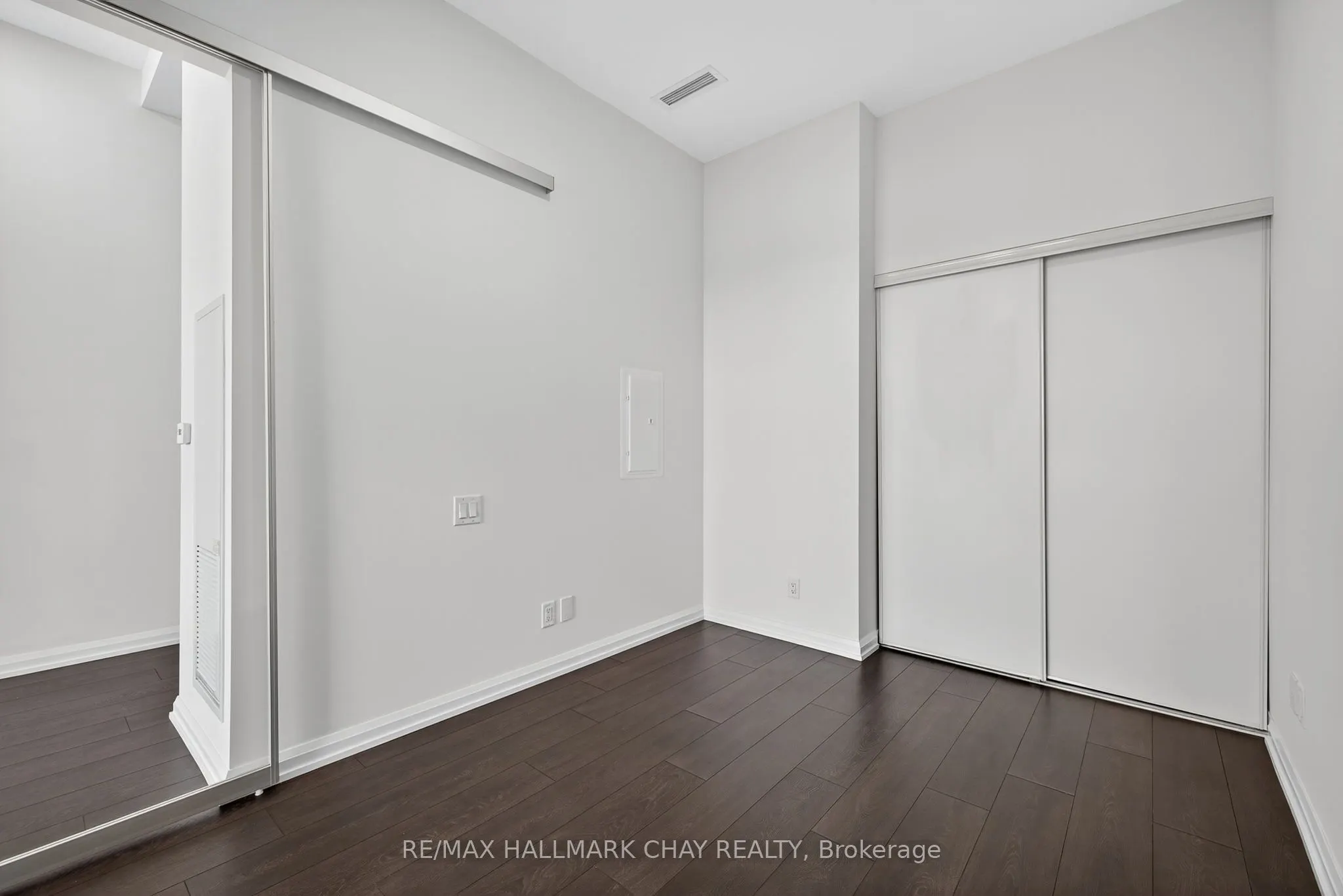 4208 Dundas Street W, #522