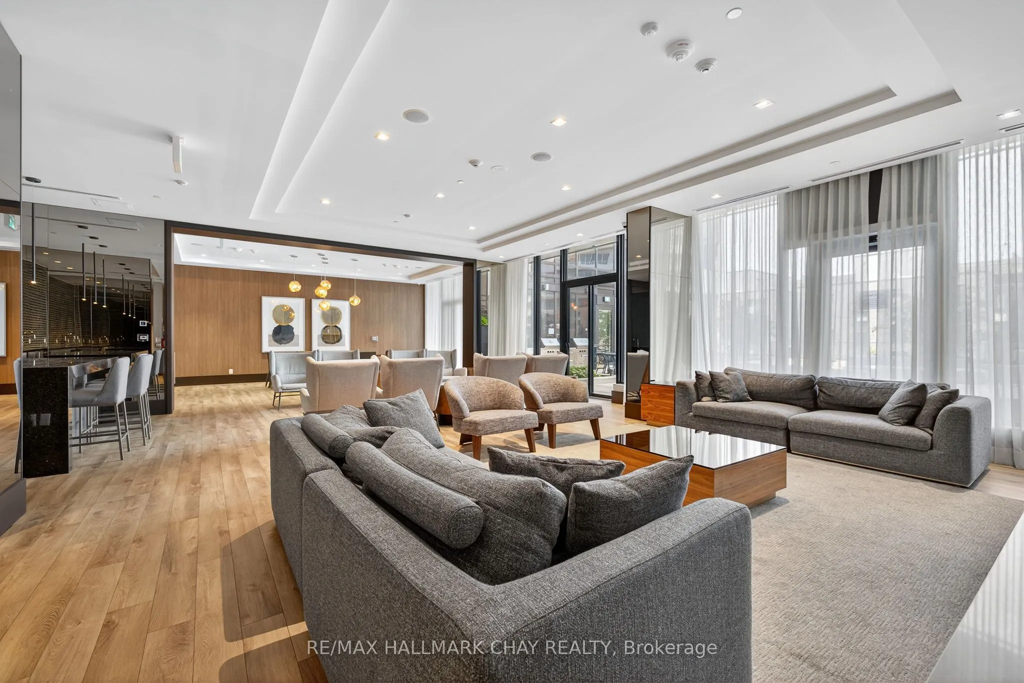 4208 Dundas Street W, #522